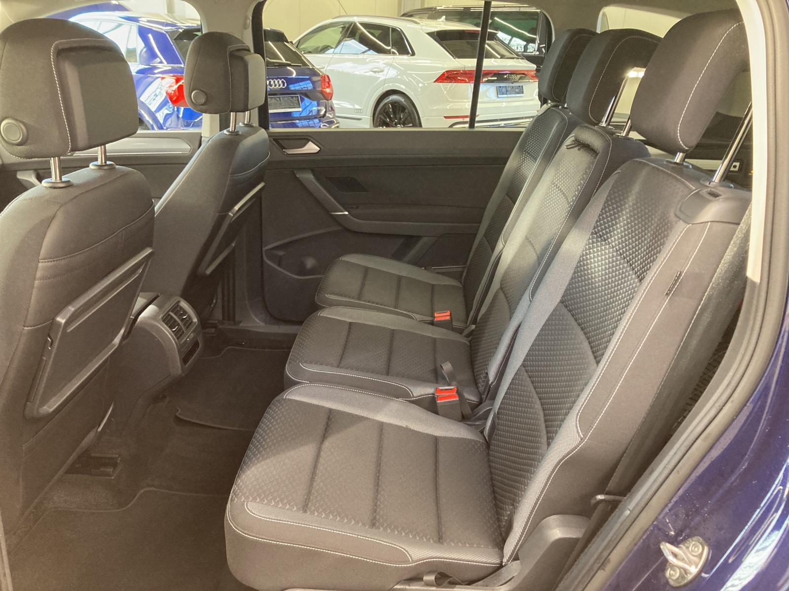 Touran TSI DSG Active 7-Si. ACC Kamera Navi AHK