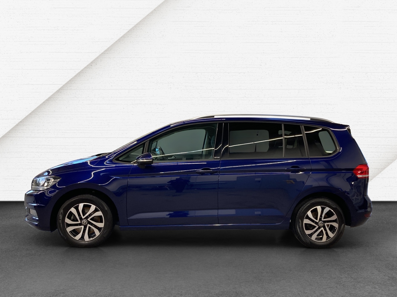 Touran TSI DSG Active 7-Si. ACC Kamera Navi AHK