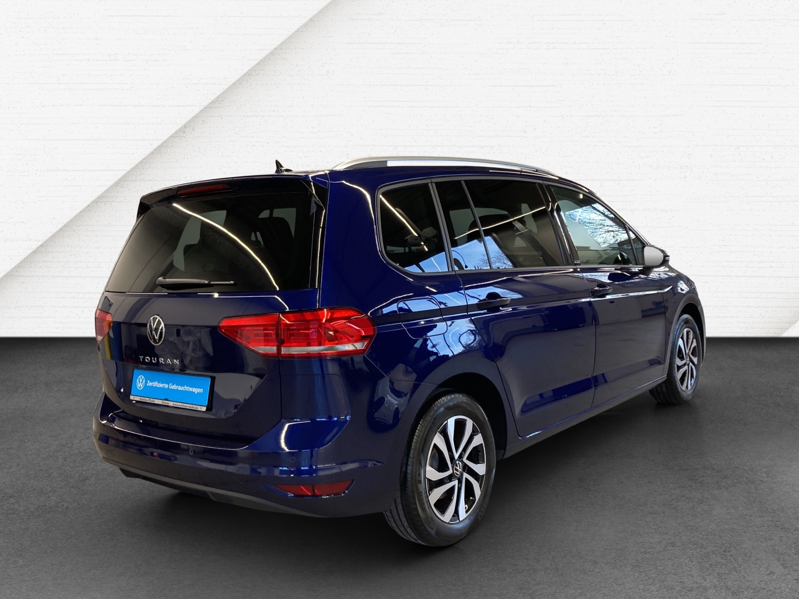 Touran TSI DSG Active 7-Si. ACC Kamera Navi AHK