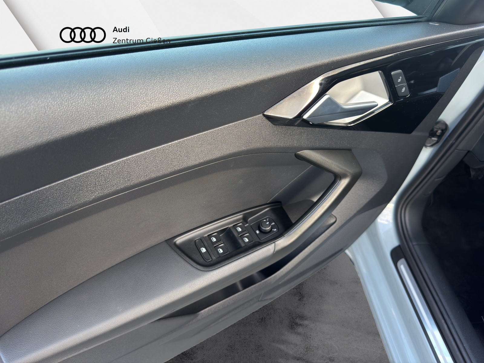 A1 Sportback 25 TFSI advanced smartphone interface Einparkhilfe