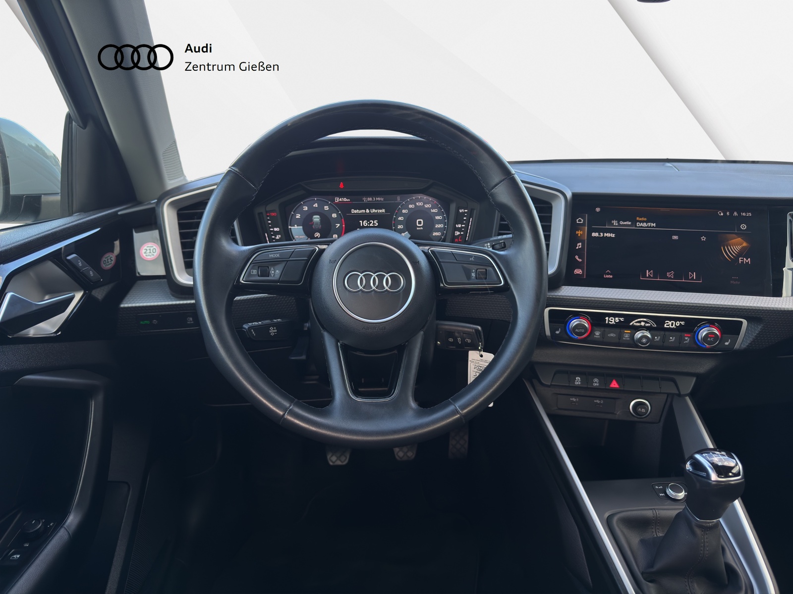 A1 Sportback 25 TFSI advanced smartphone interface Einparkhilfe