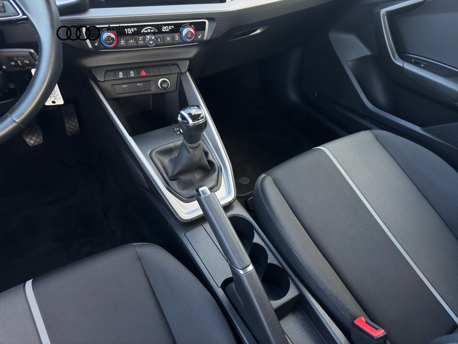 A1 Sportback 25 TFSI advanced smartphone interface Einparkhilfe