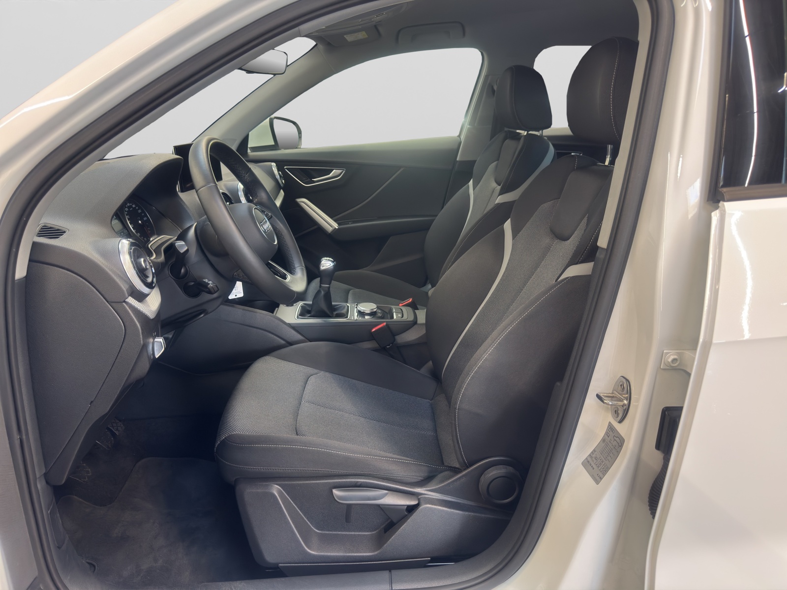 Q2 30 TFSI advanced LED Infotainment-Paket