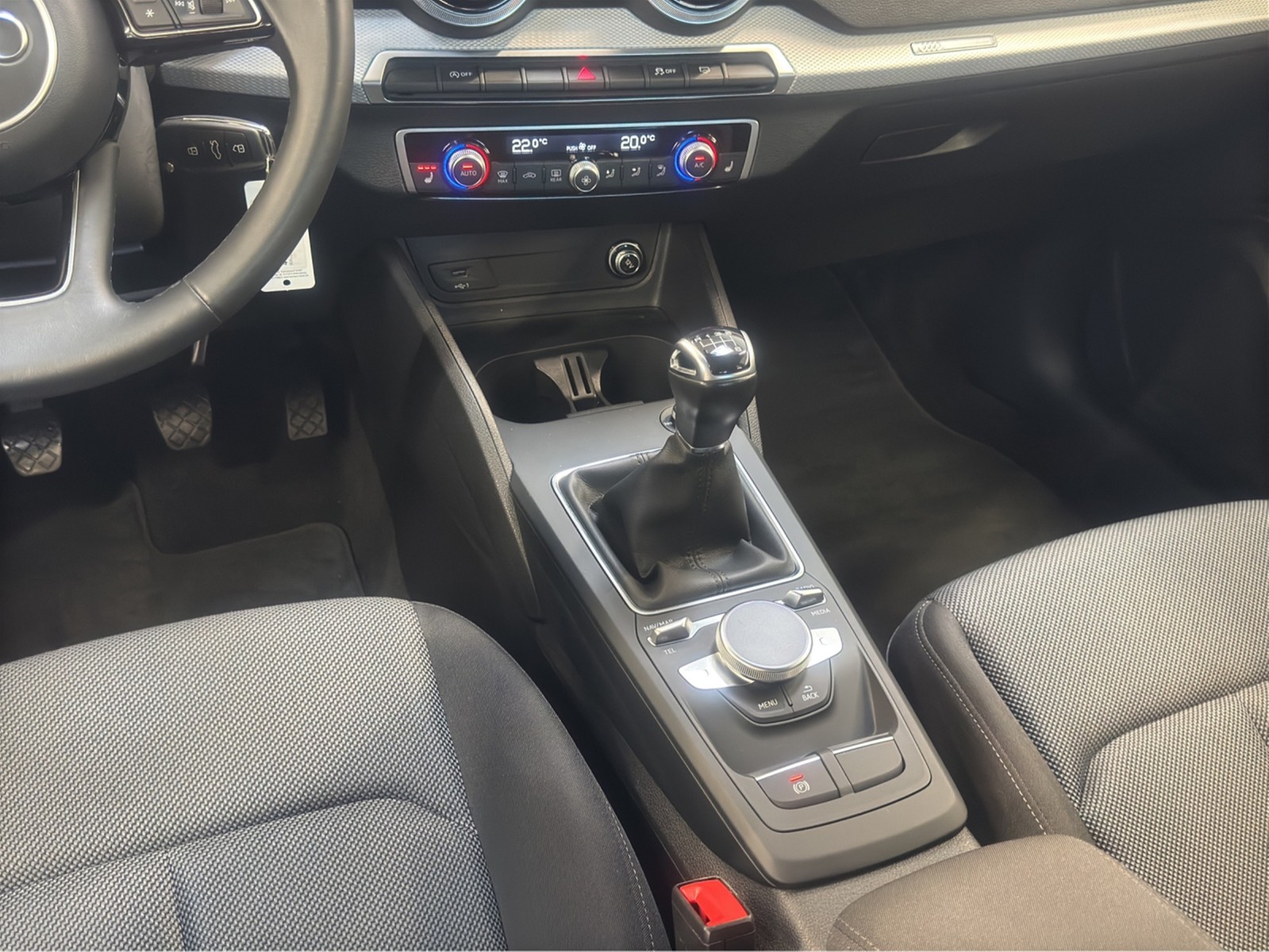 Q2 30 TFSI advanced LED Infotainment-Paket