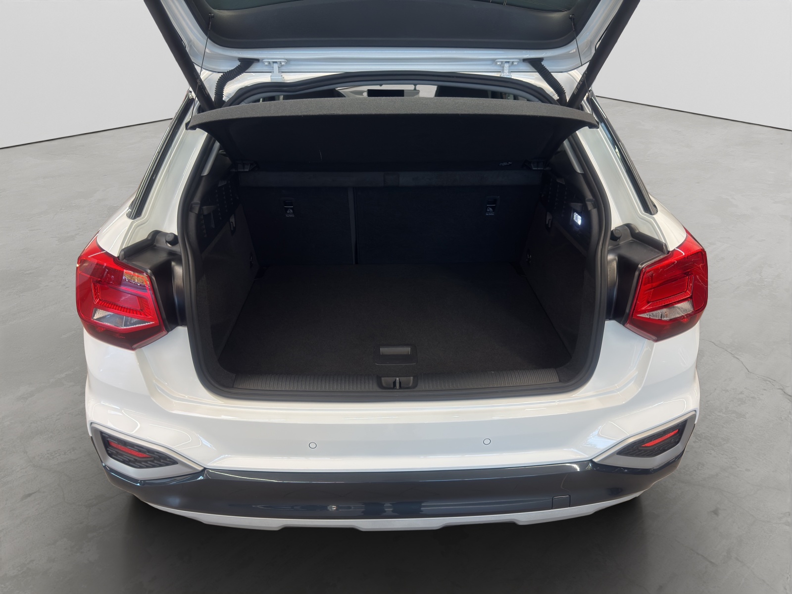 Q2 30 TFSI advanced LED Infotainment-Paket