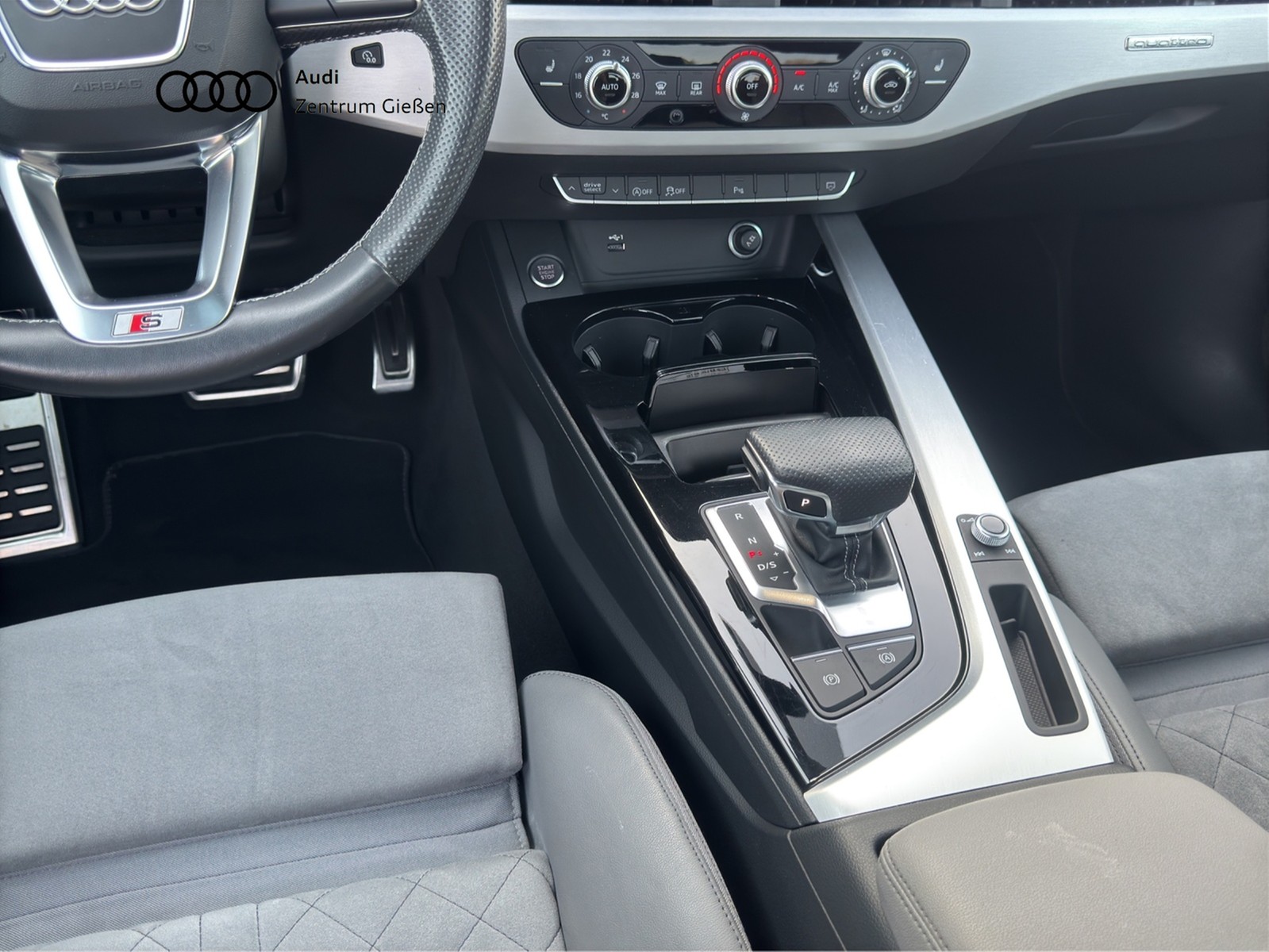 A4 Limousine 40 TDI quattro S line competition Black Navi LED Rückfahrkamera