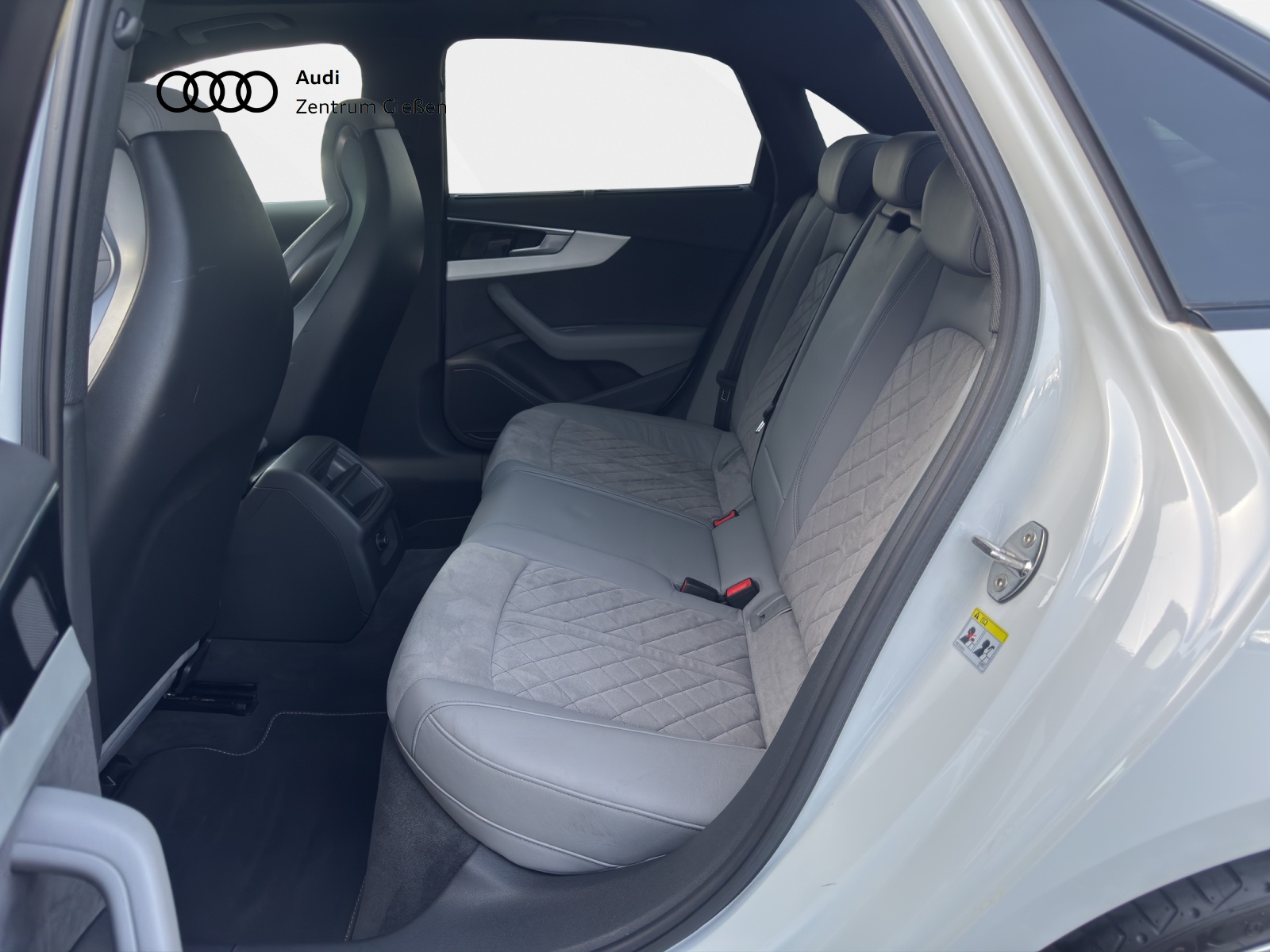 A4 Limousine 40 TDI quattro S line competition Black Navi LED Rückfahrkamera