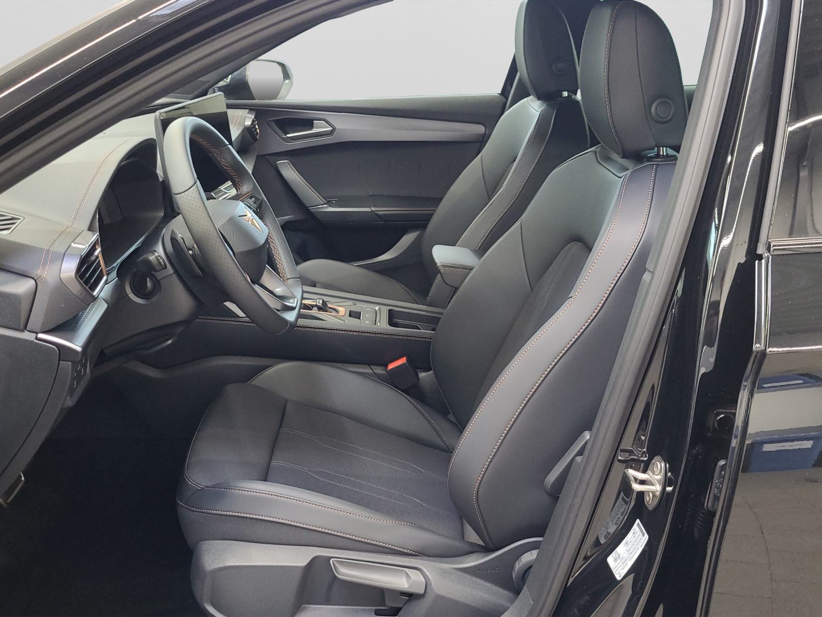 Leon Sportstourer 1.5 eTSI DSG EDGE AHK ACC Kamera LED