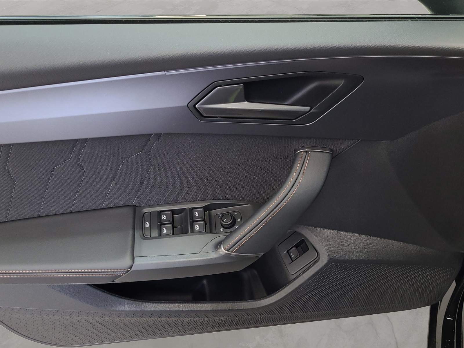 Leon Sportstourer 1.5 eTSI DSG EDGE AHK ACC Kamera LED