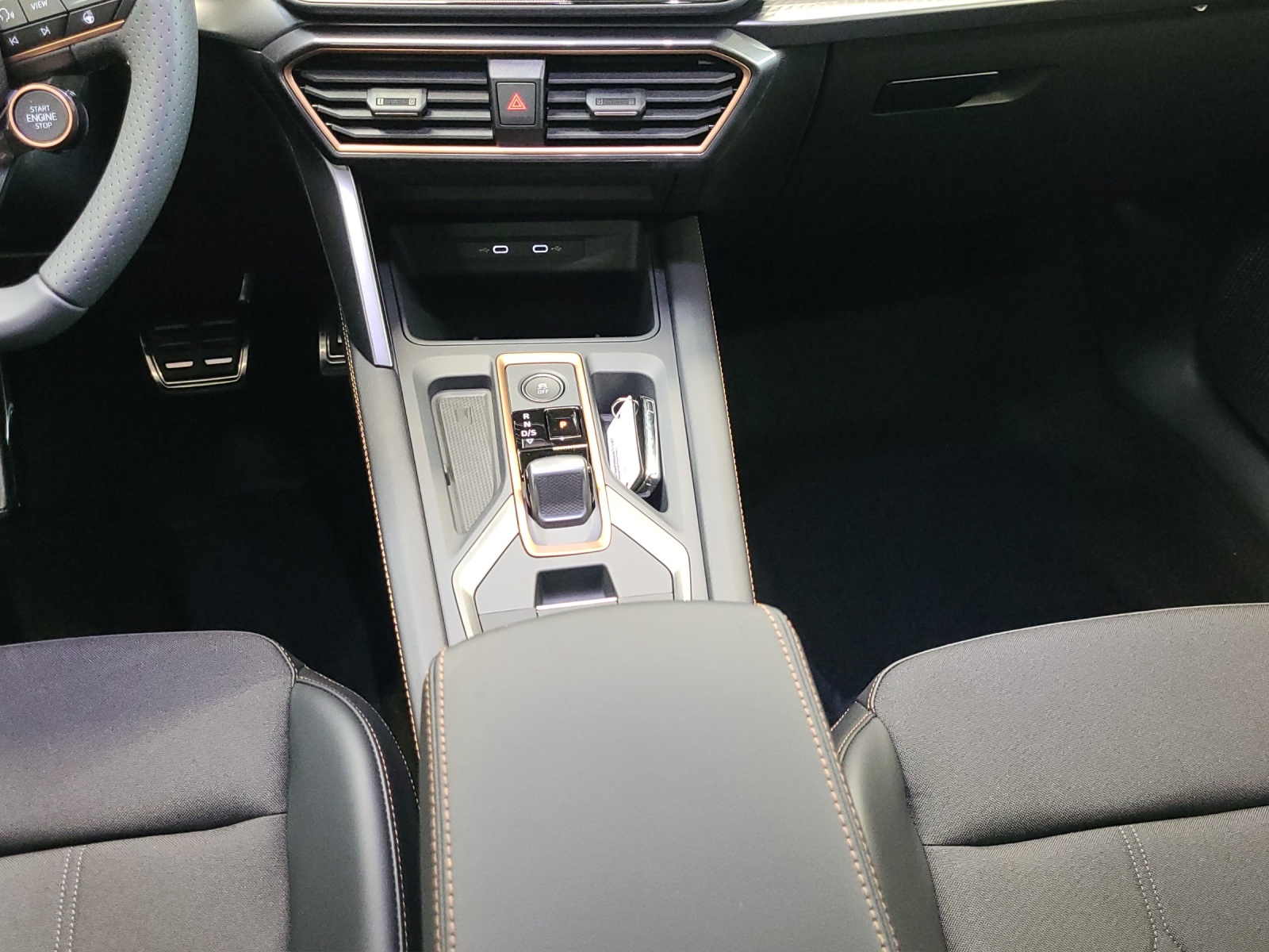 Leon Sportstourer 1.5 eTSI DSG EDGE AHK ACC Kamera LED