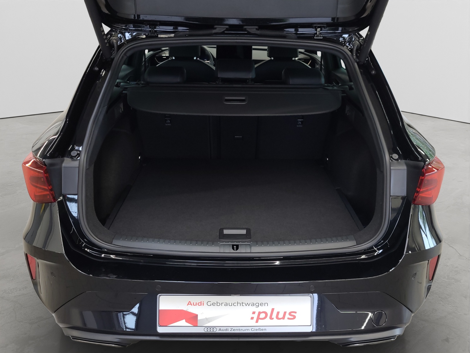 Leon Sportstourer 1.5 eTSI DSG EDGE AHK ACC Kamera LED