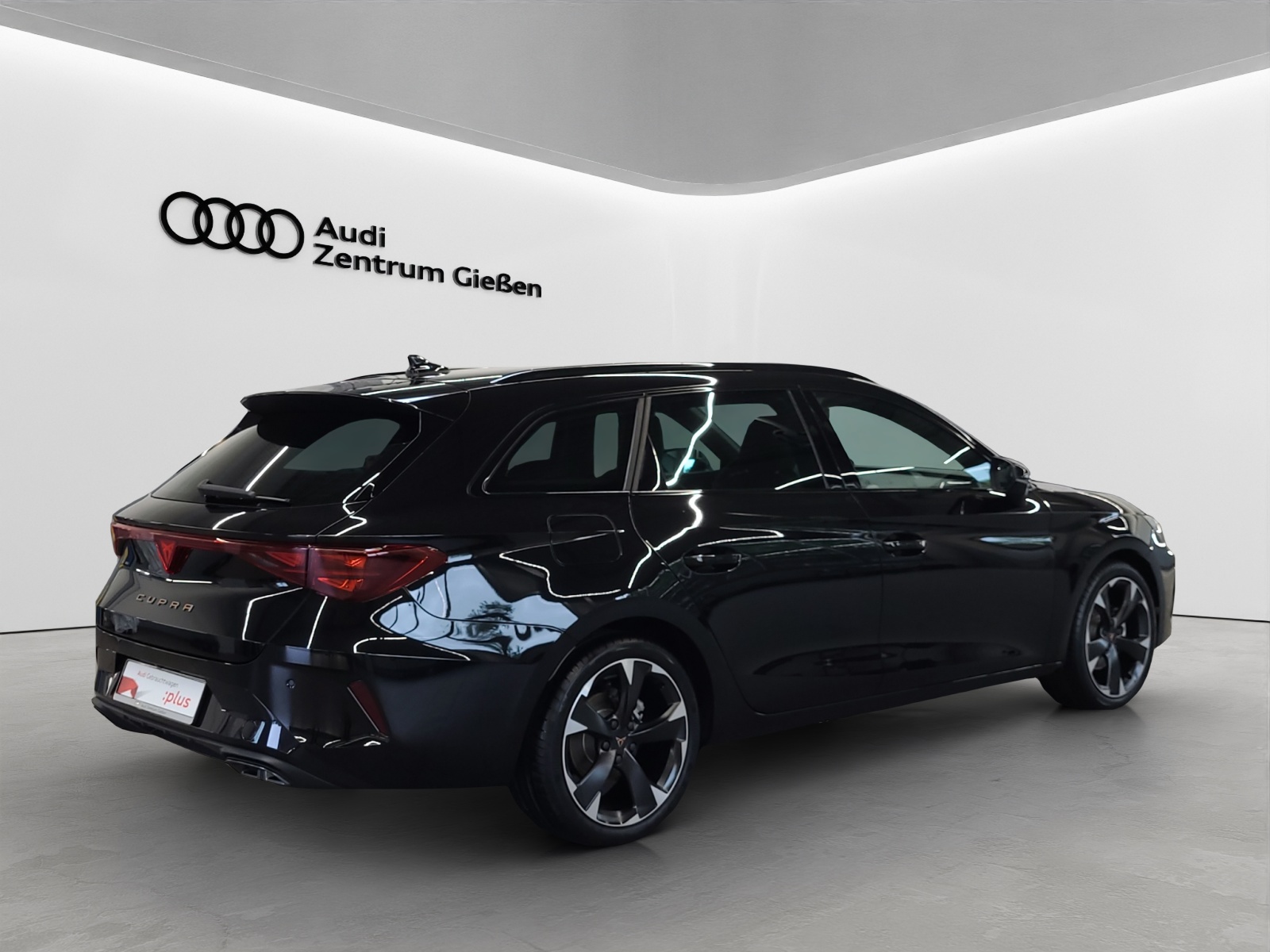 Leon Sportstourer 1.5 eTSI DSG EDGE AHK ACC Kamera LED