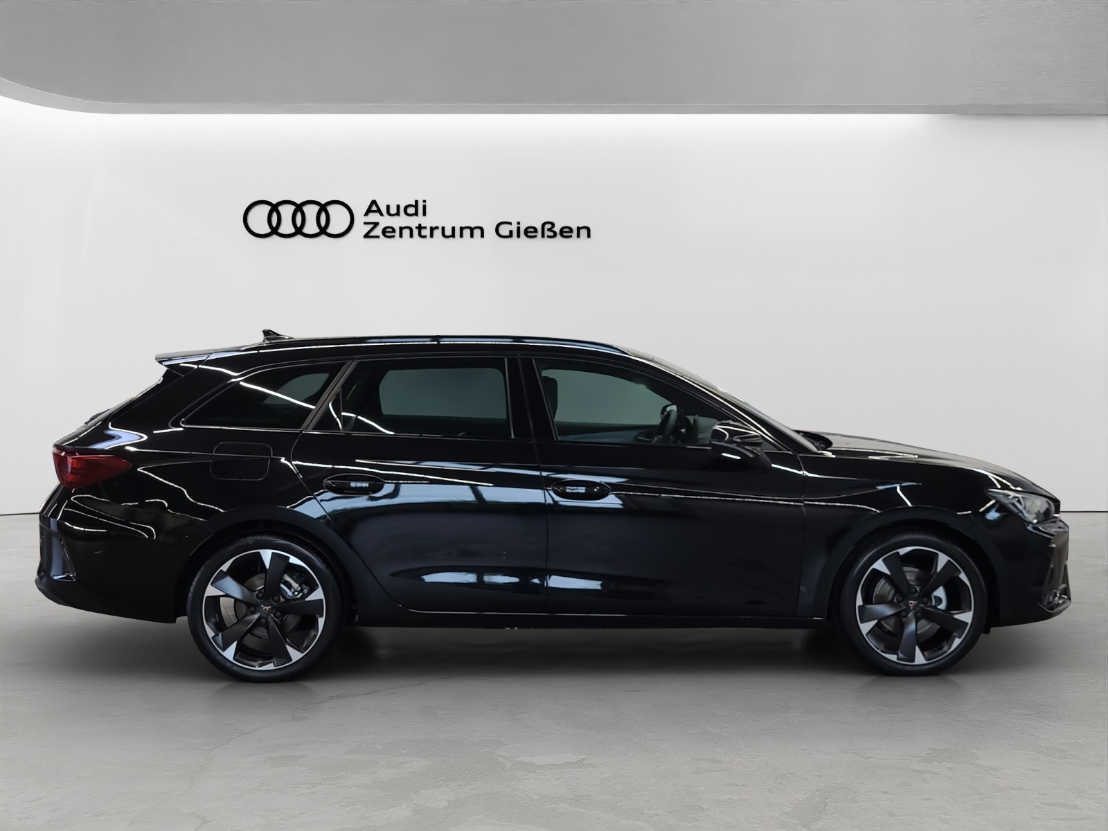 Leon Sportstourer 1.5 eTSI DSG EDGE AHK ACC Kamera LED