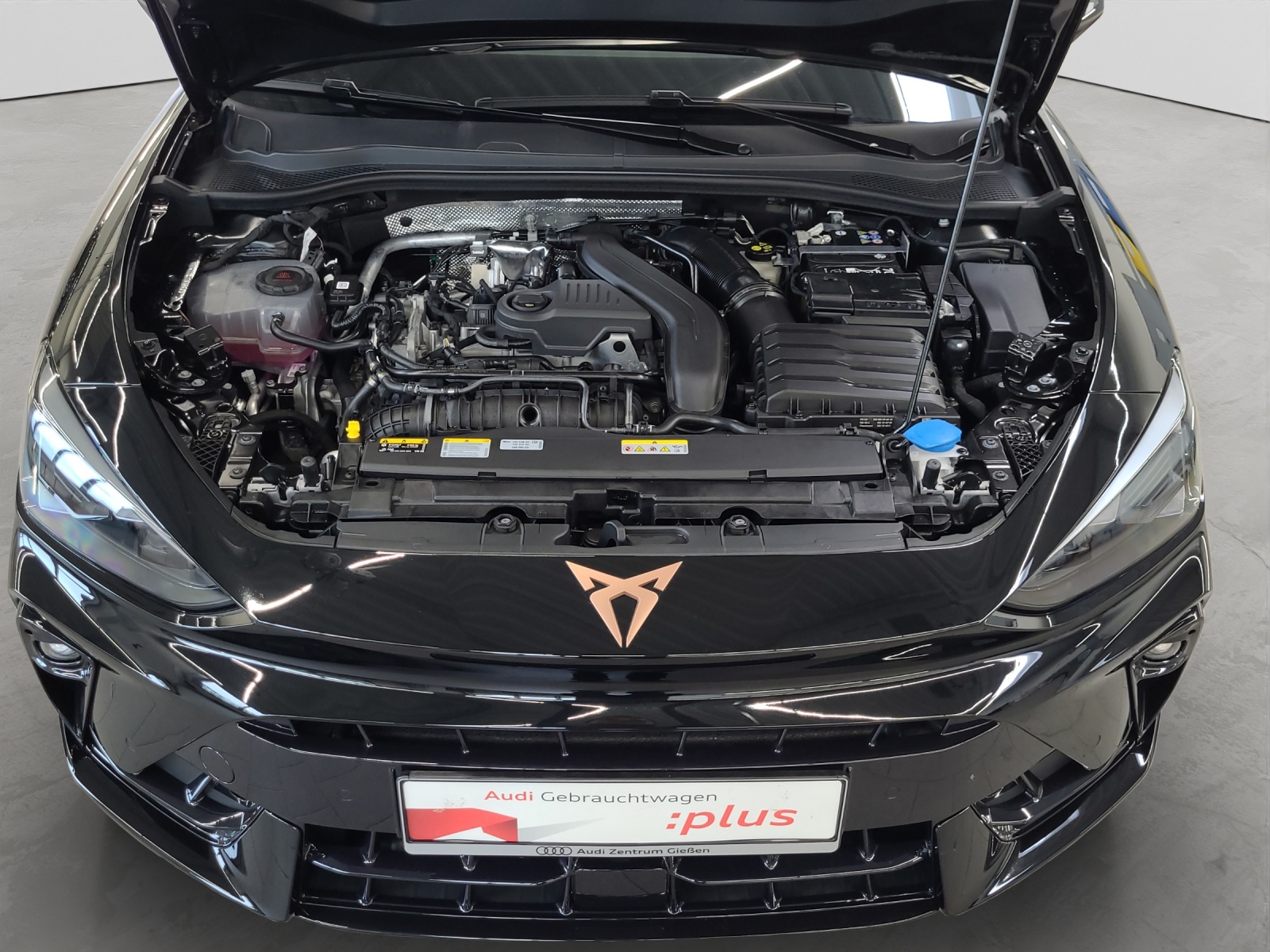 Leon 1.5 eTSI DSG EDGE AHK ACC Kamera LED