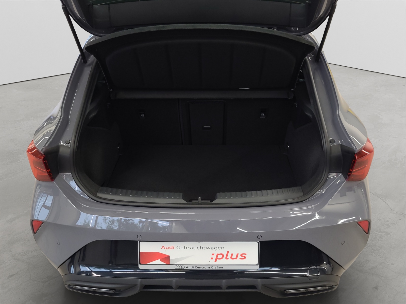 Leon 1.5 eTSI DSG EDGE AHK ACC Kamera LED