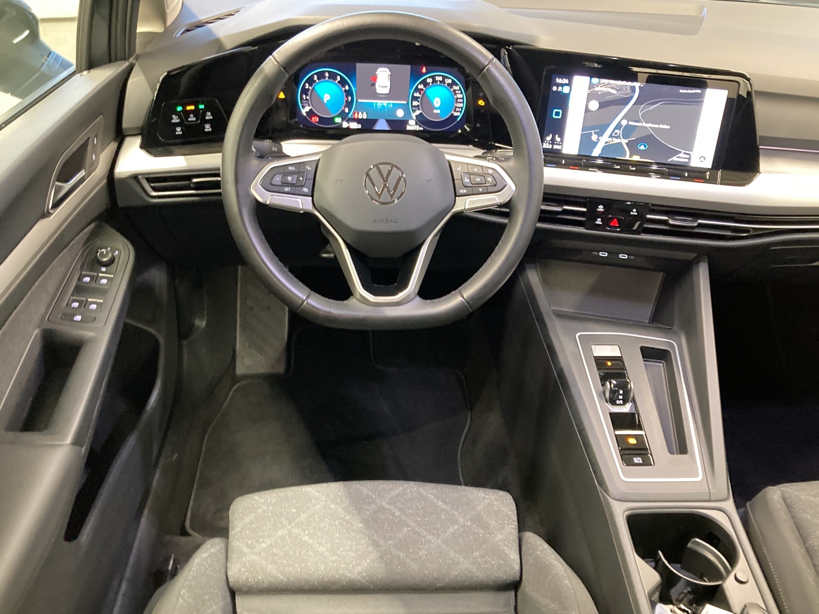 Golf 8 Variant eTSI DSG Life