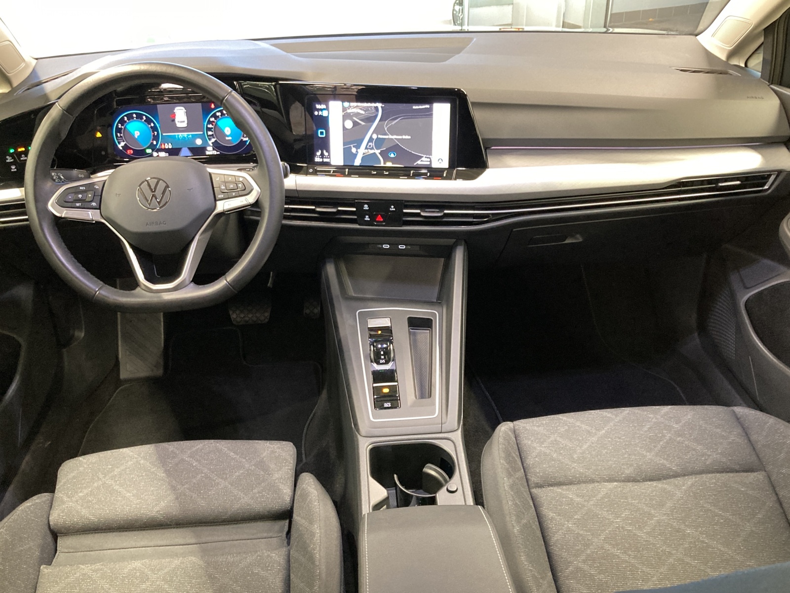 Golf 8 Variant eTSI DSG Life