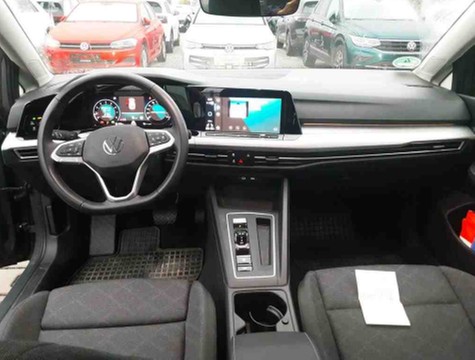 Golf 8 Variant eTSI DSG Life