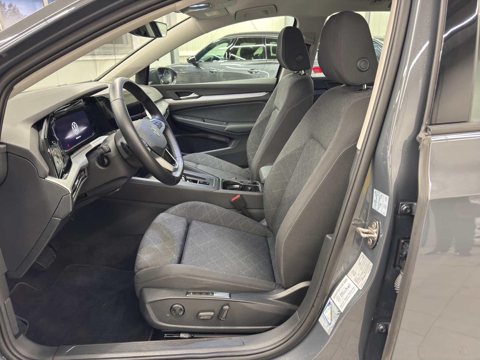 Golf 8 Variant eTSI DSG Life