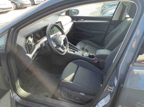 Golf 8 Variant eTSI DSG Life