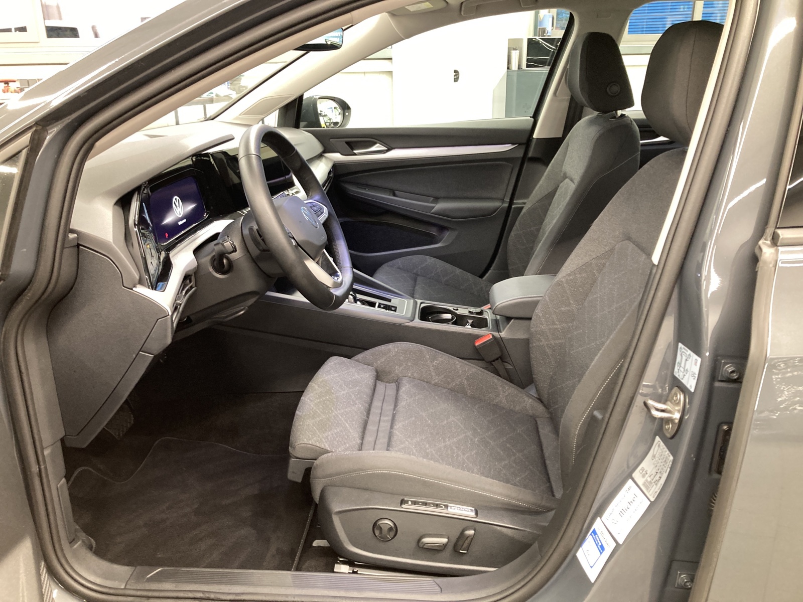 Golf 8 Variant eTSI DSG Life