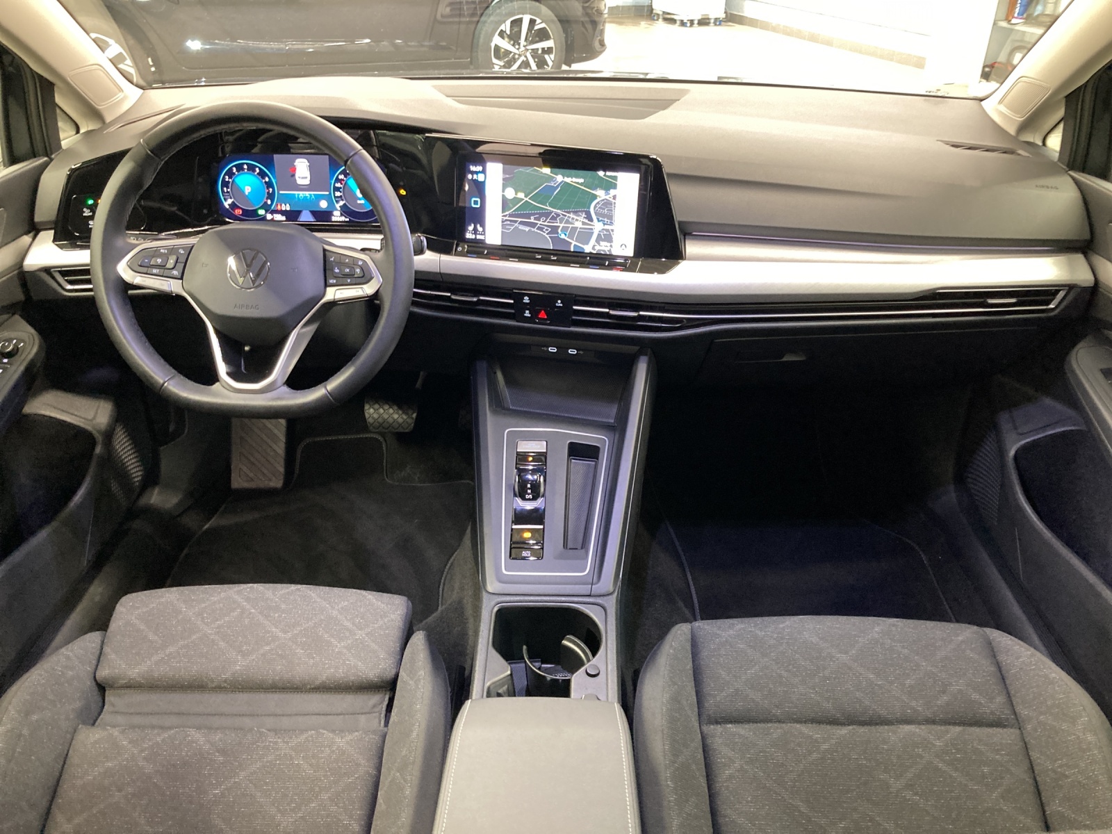 Golf 8 Variant eTSI DSG Life