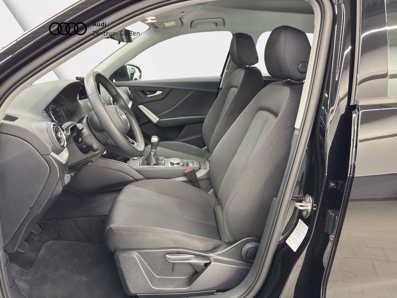 Q2 30 TFSI basis LED SHZ PDC smartphone interface