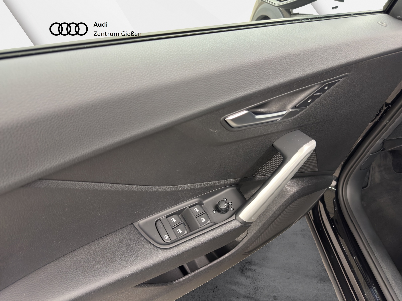 Q2 30 TFSI basis LED SHZ PDC smartphone interface