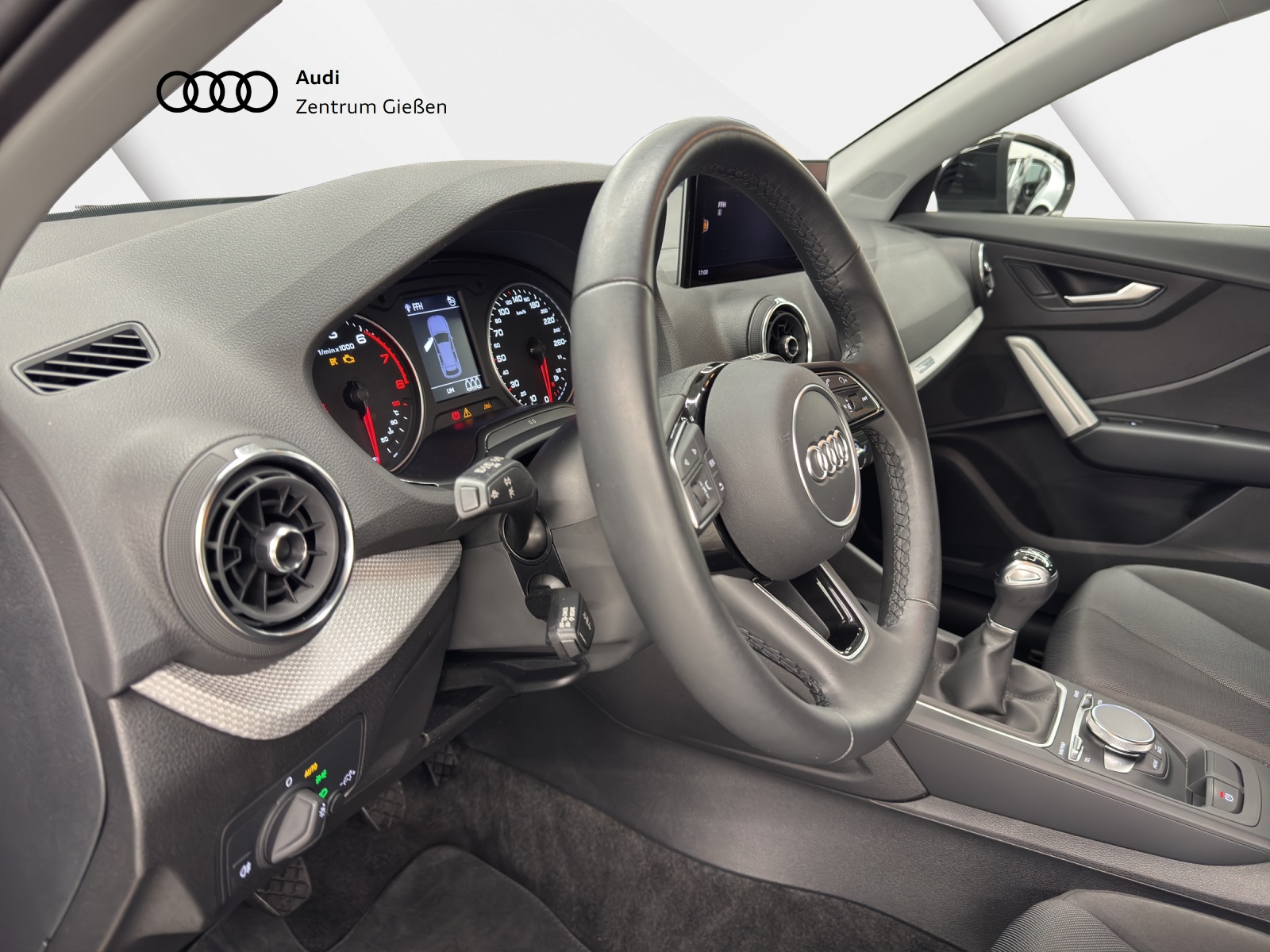 Q2 30 TFSI basis LED SHZ PDC smartphone interface