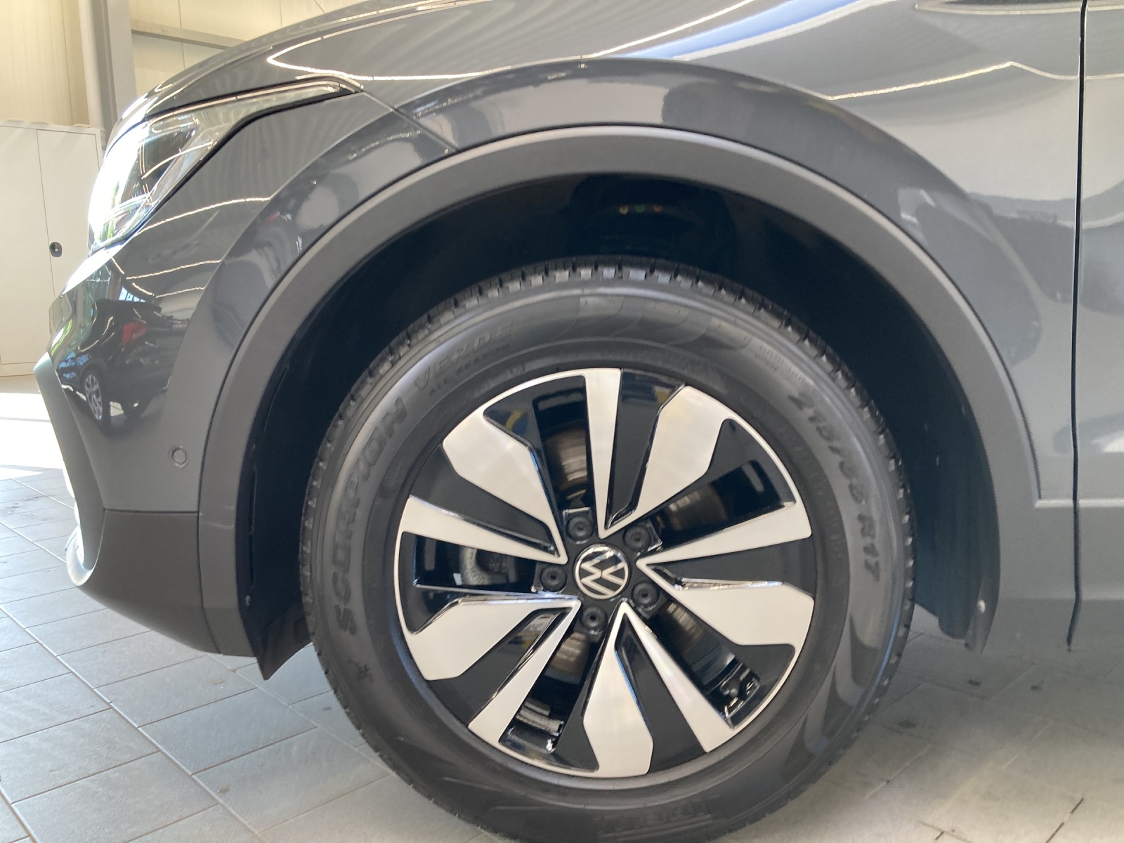 Tiguan 2.0 TDI DSG Move LED TravelAssist Navi Rückkamera