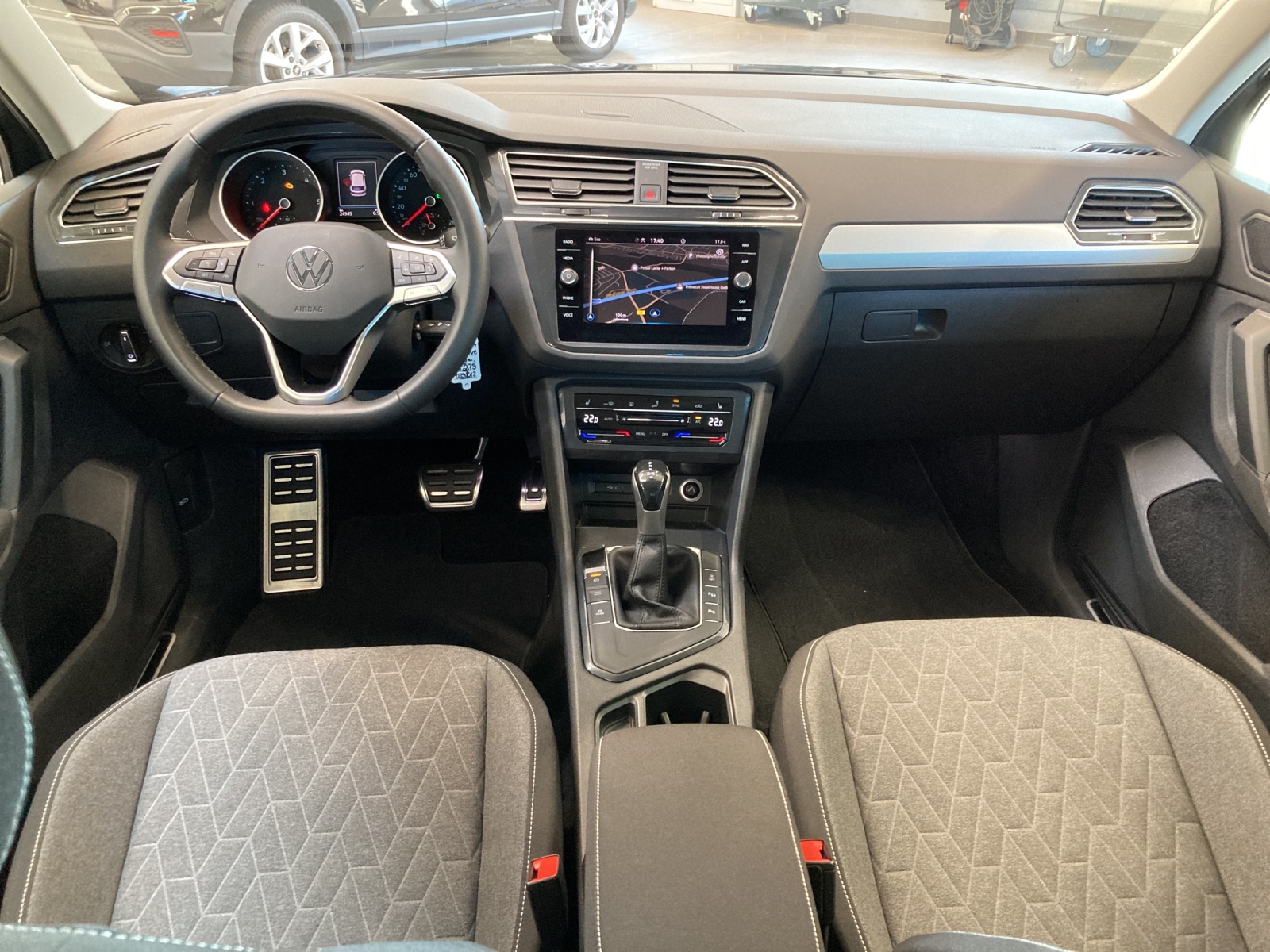Tiguan 2.0 TDI DSG Move LED TravelAssist Navi Rückkamera
