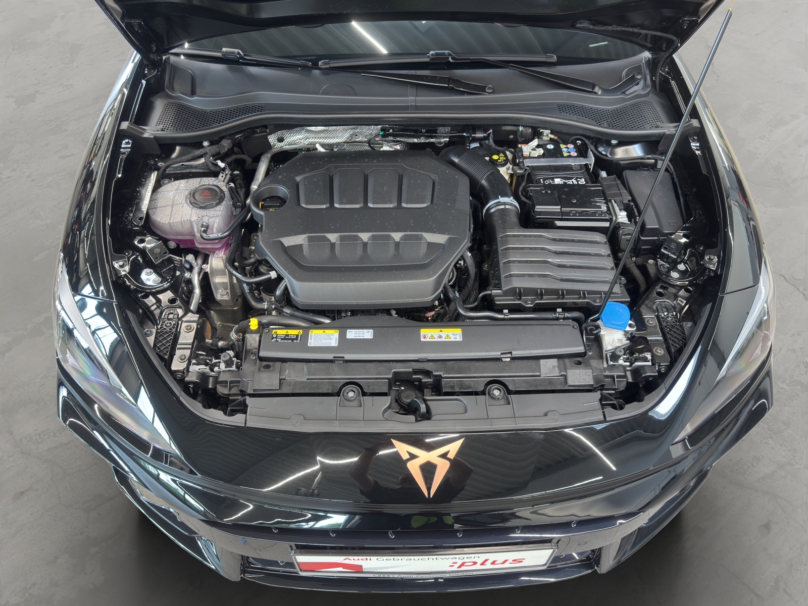 Cupra Leon 2.0 TSI DSG VZ ACC DCC Sennheiser Pano