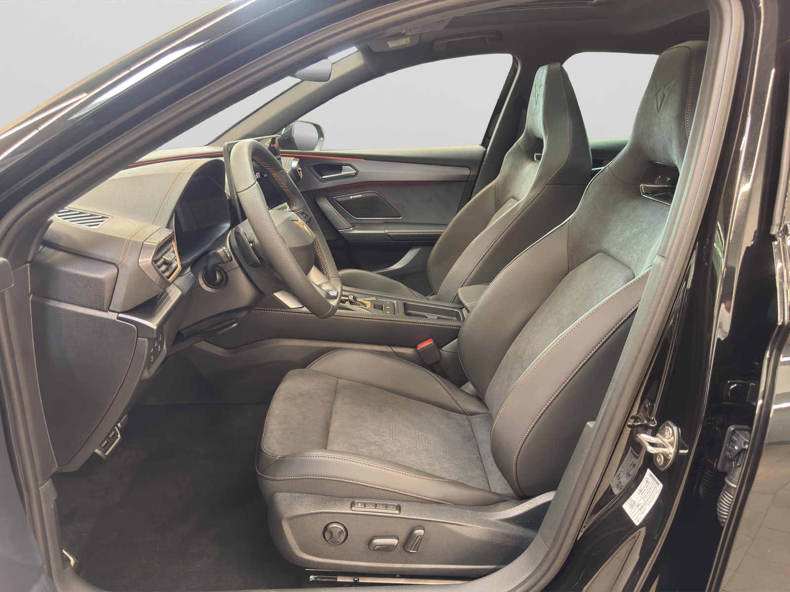 Cupra Leon 2.0 TSI DSG VZ ACC DCC Sennheiser Pano