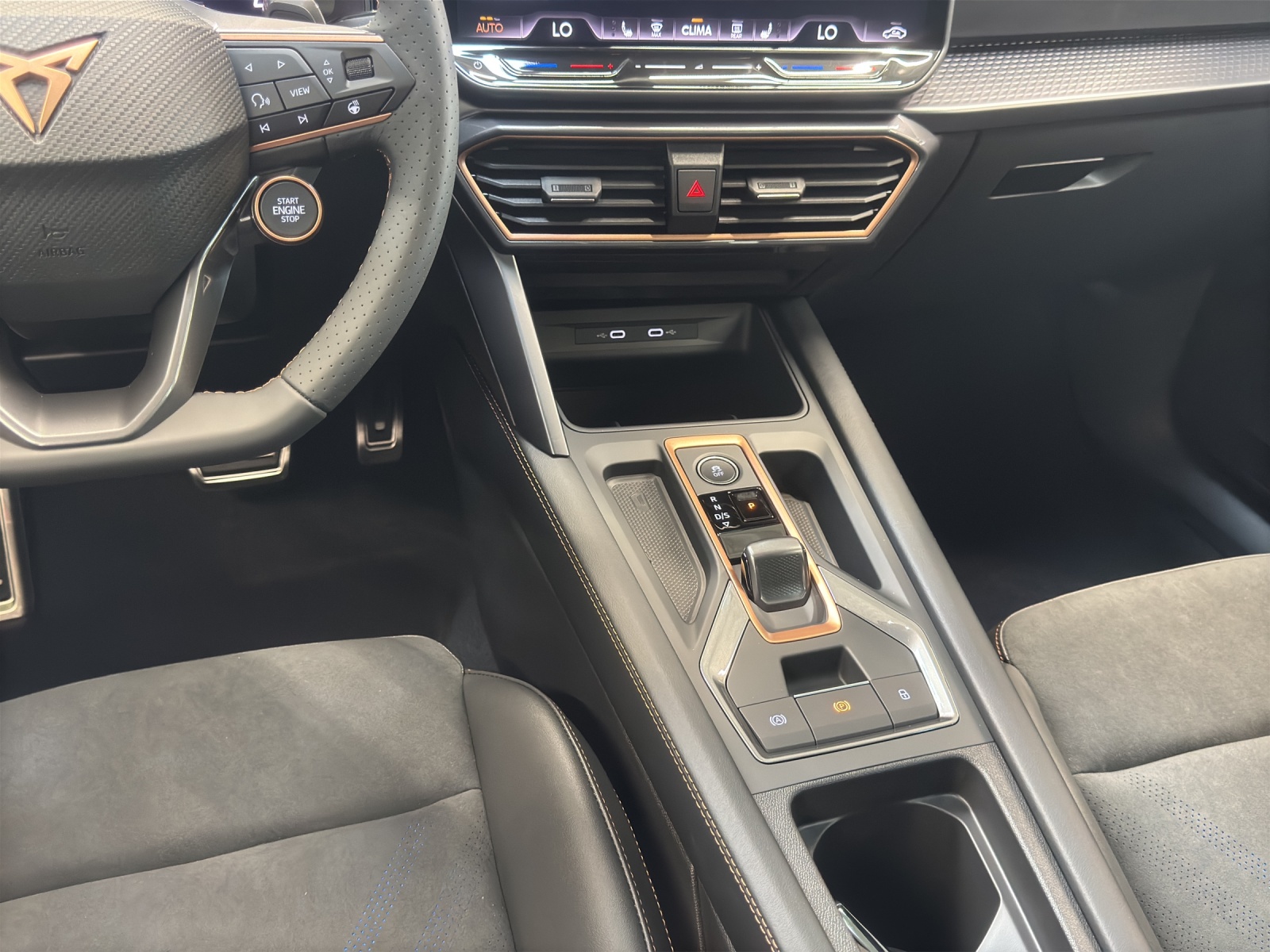Cupra Leon 2.0 TSI DSG VZ ACC DCC Sennheiser Pano