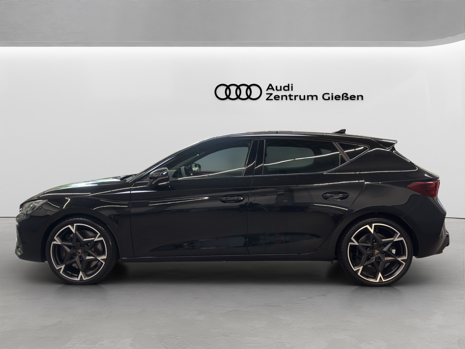 Cupra Leon 2.0 TSI DSG VZ ACC DCC Sennheiser Pano