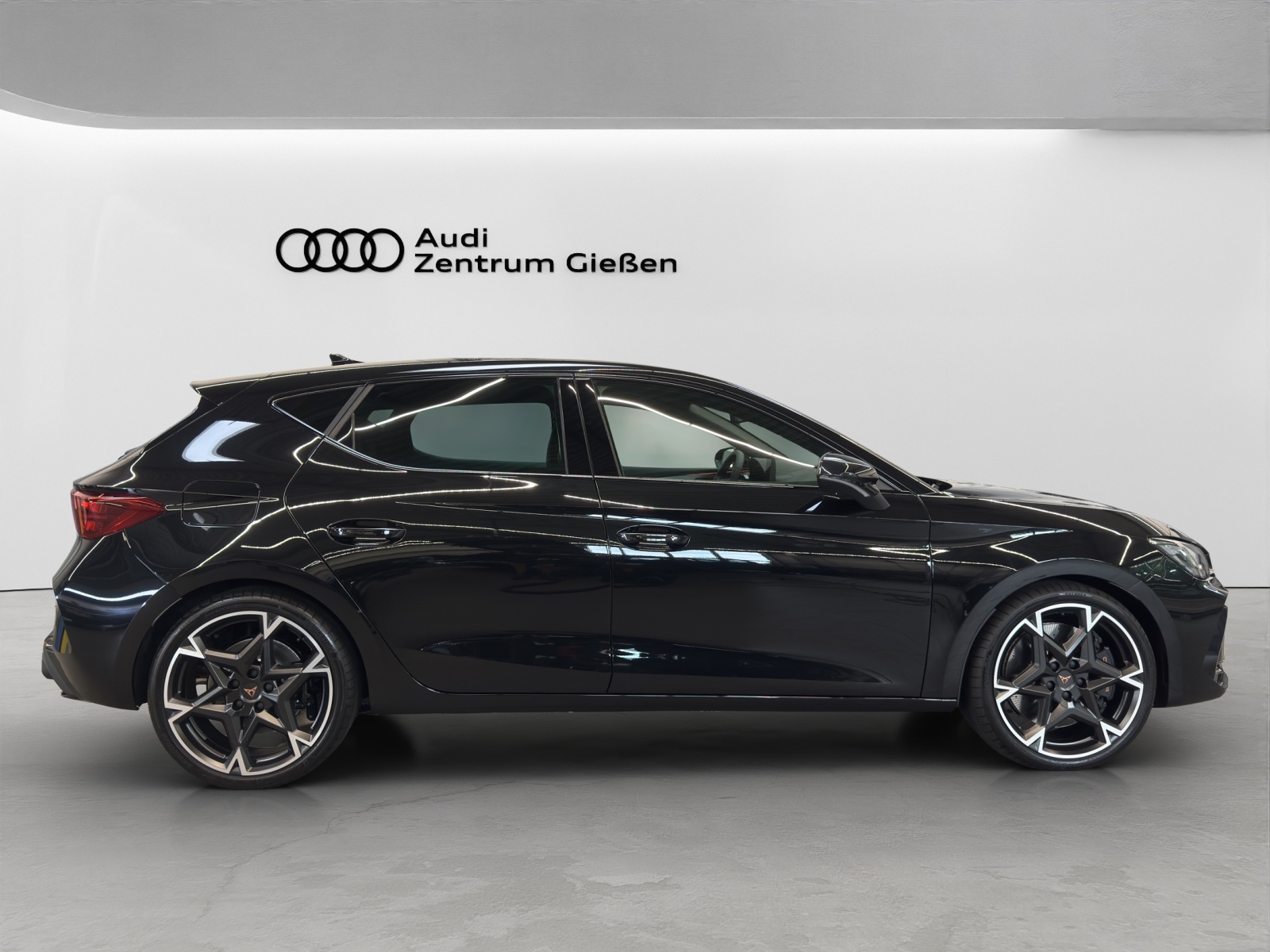 Cupra Leon 2.0 TSI DSG VZ ACC DCC Sennheiser Pano