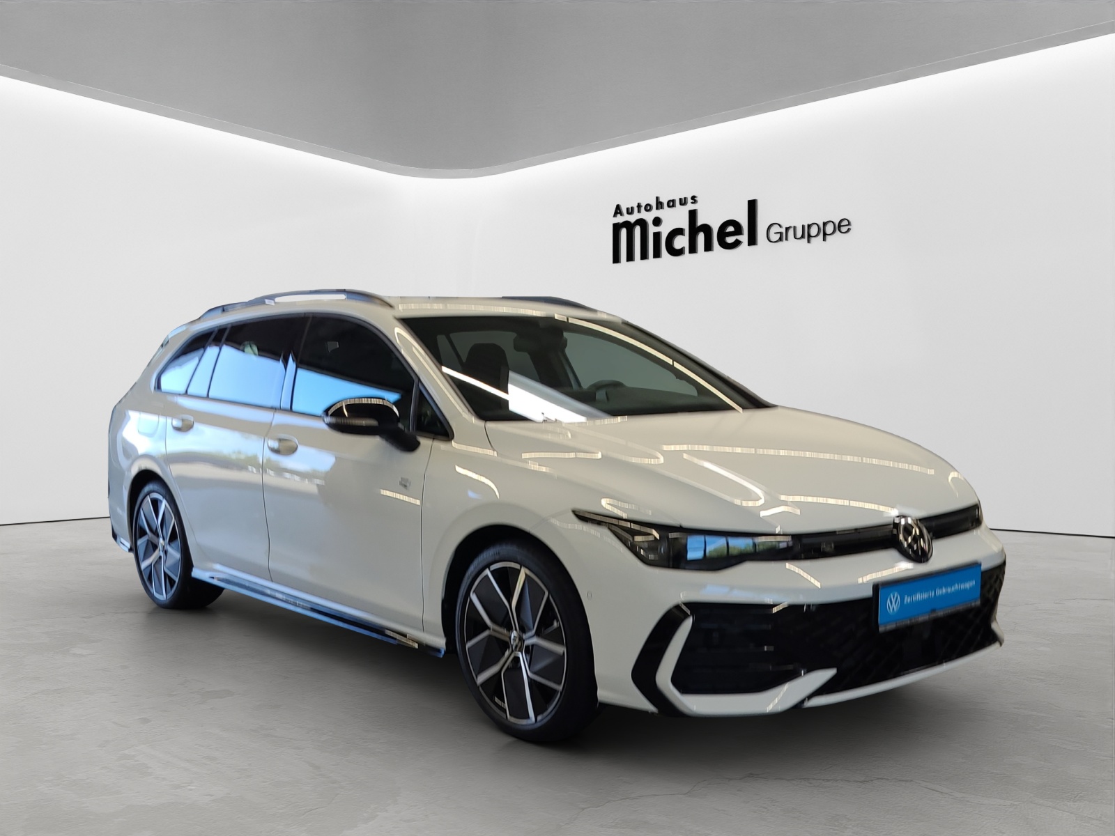 Golf 8 Variant eTSI DSG R-Line Black Style IQ-Light Navi AHK Alu-18Zoll