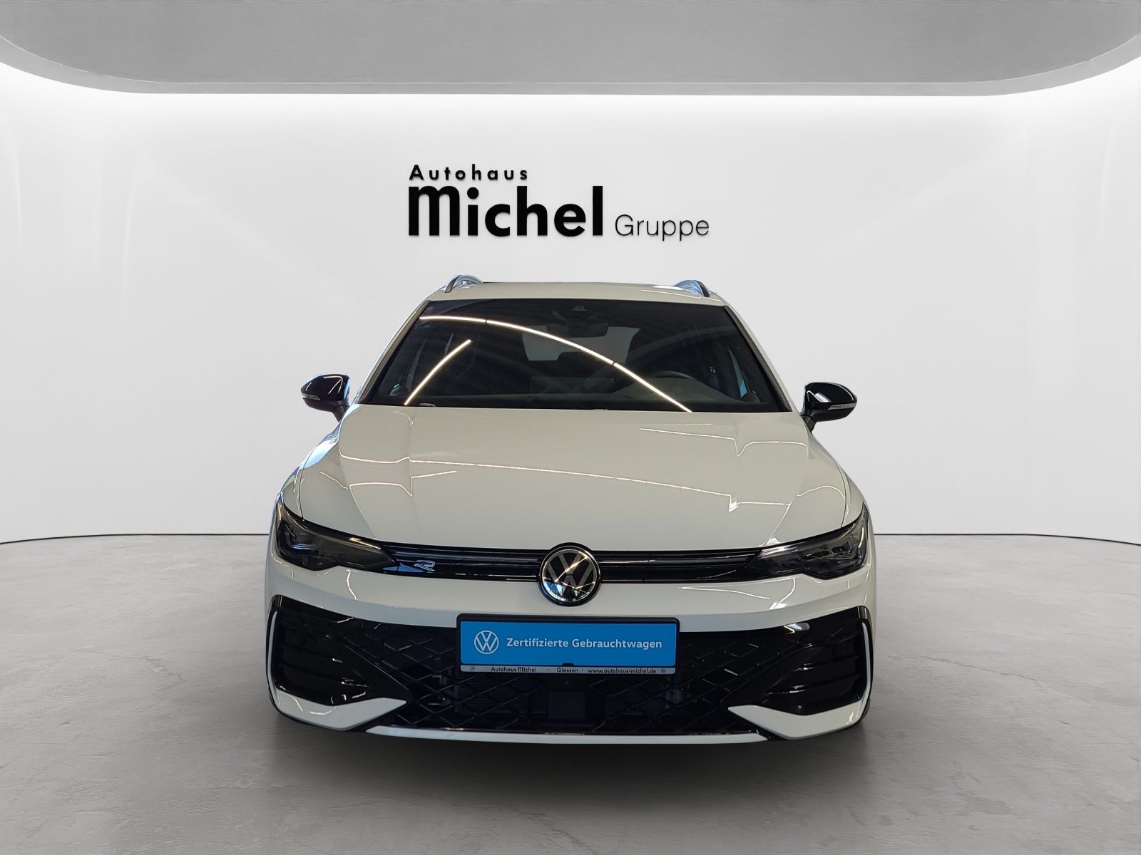 Golf 8 Variant eTSI DSG R-Line Black Style IQ-Light Navi AHK Alu-18Zoll