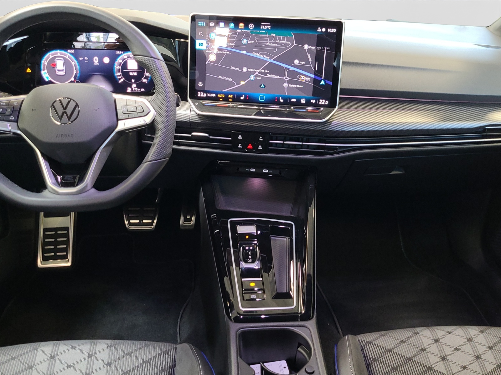 Golf 8 Variant eTSI DSG R-Line Black Style IQ-Light Navi AHK Alu-18Zoll