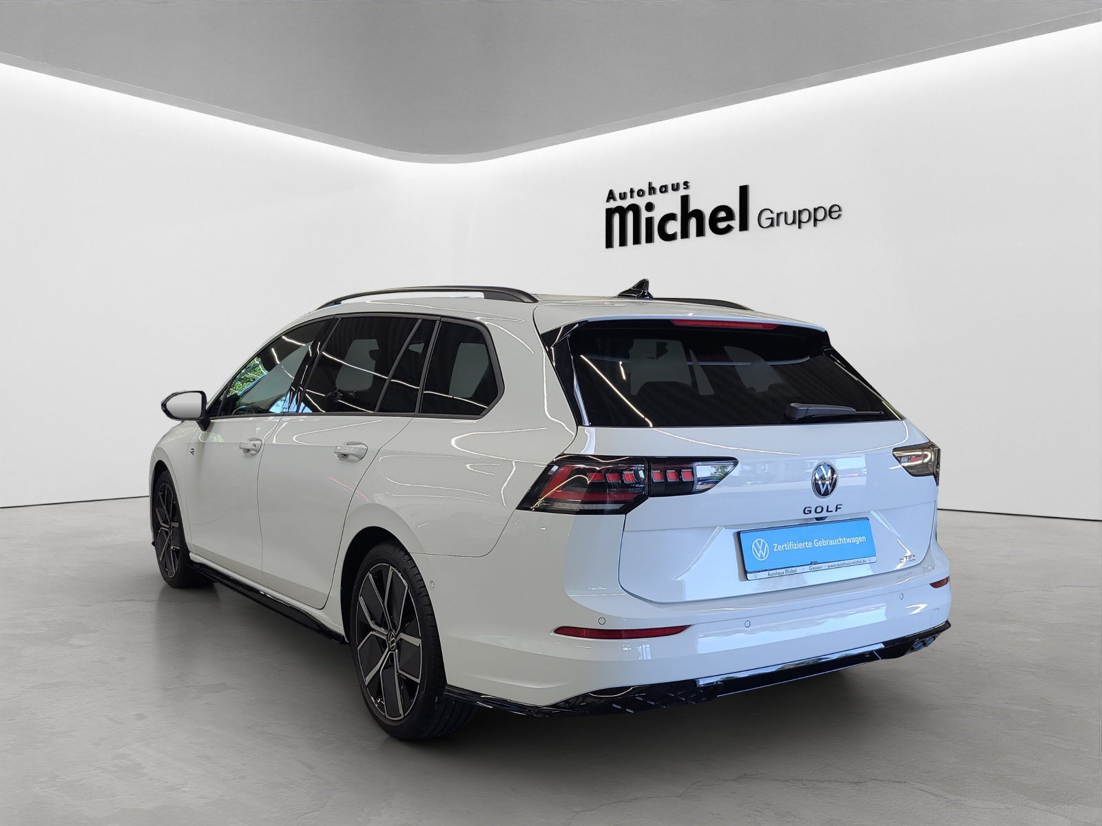 Golf 8 Variant eTSI DSG R-Line Black Style IQ-Light Navi AHK Alu-18Zoll