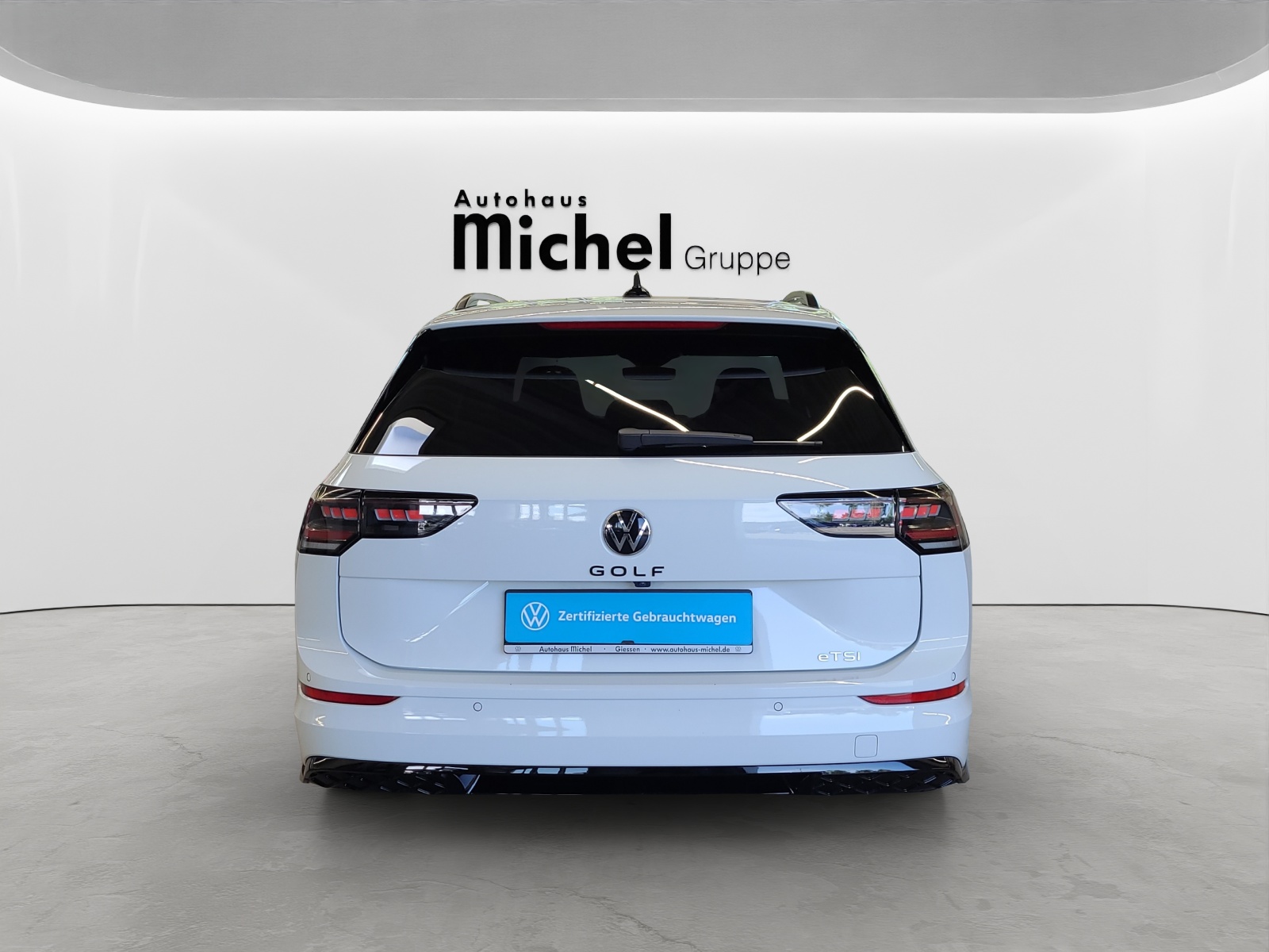 Golf 8 Variant eTSI DSG R-Line Black Style IQ-Light Navi AHK Alu-18Zoll