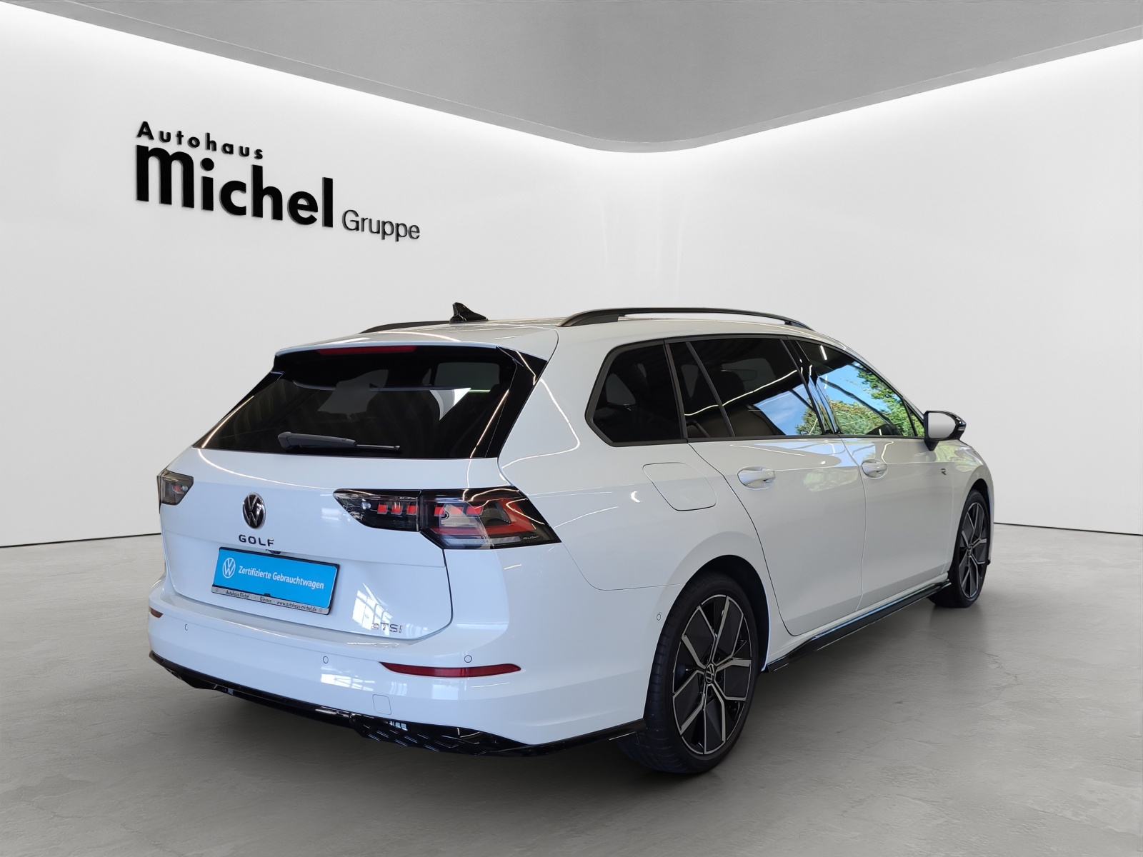 Golf 8 Variant eTSI DSG R-Line Black Style IQ-Light Navi AHK Alu-18Zoll