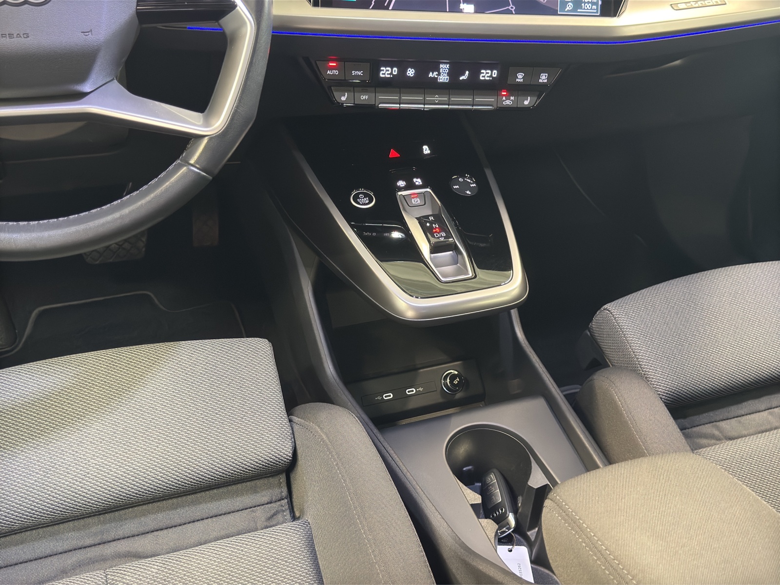 Q4 e-tron 40 basis AHK Matrix-LED Kamera Navi