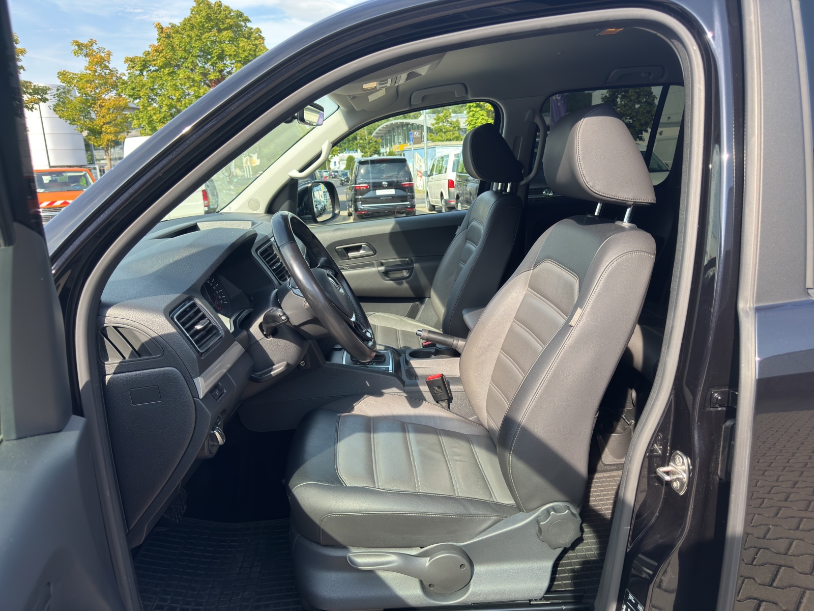 Amarok Highline 3.0 V6 TDI Automatik 4 Motion Leder Navi AHK Chrompaket Wasserzusatzheizung
