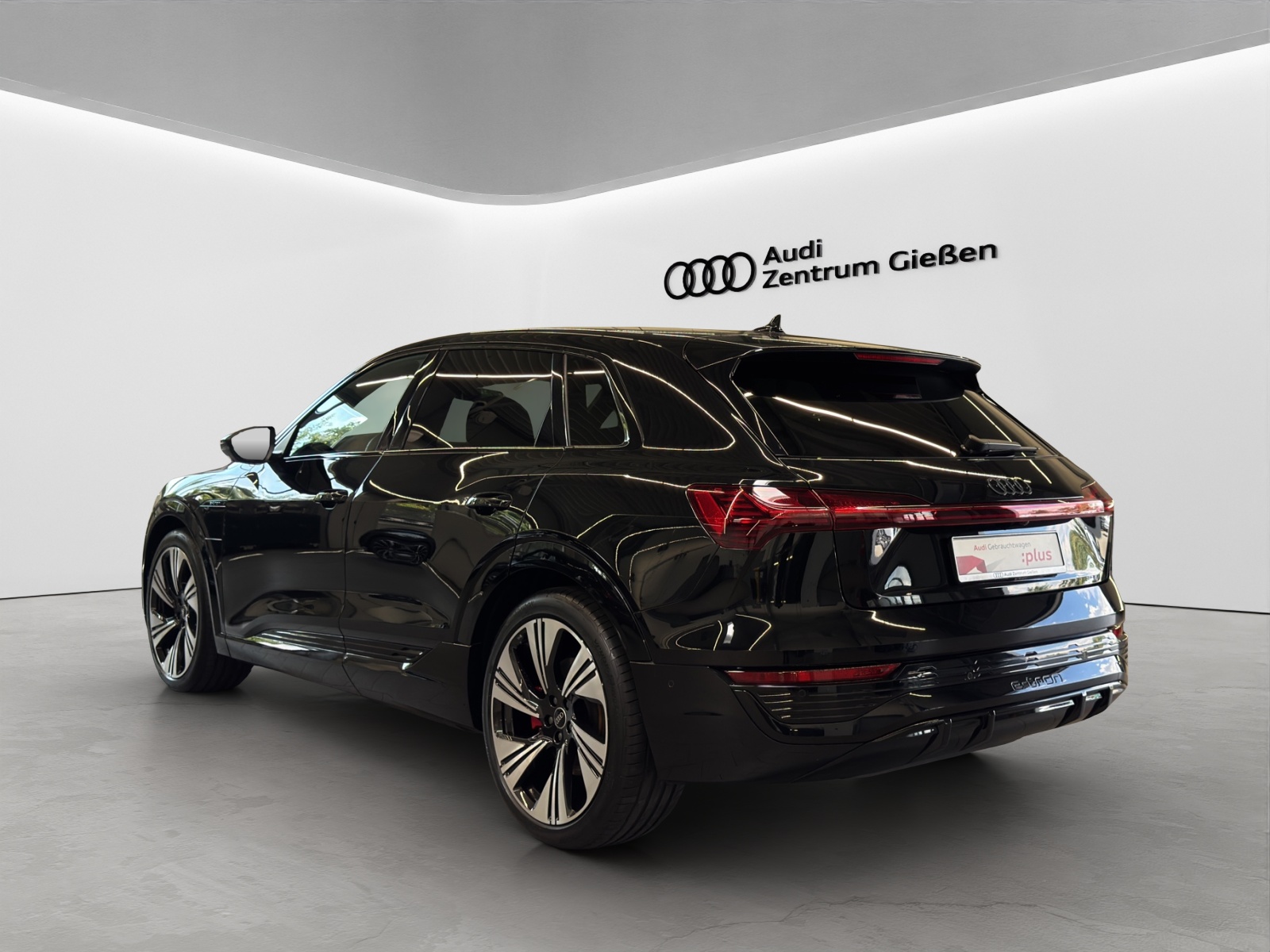 Q8 e-tron 55 quattro S line Black B&O HuD Pano AHK Matrix-LED Navi