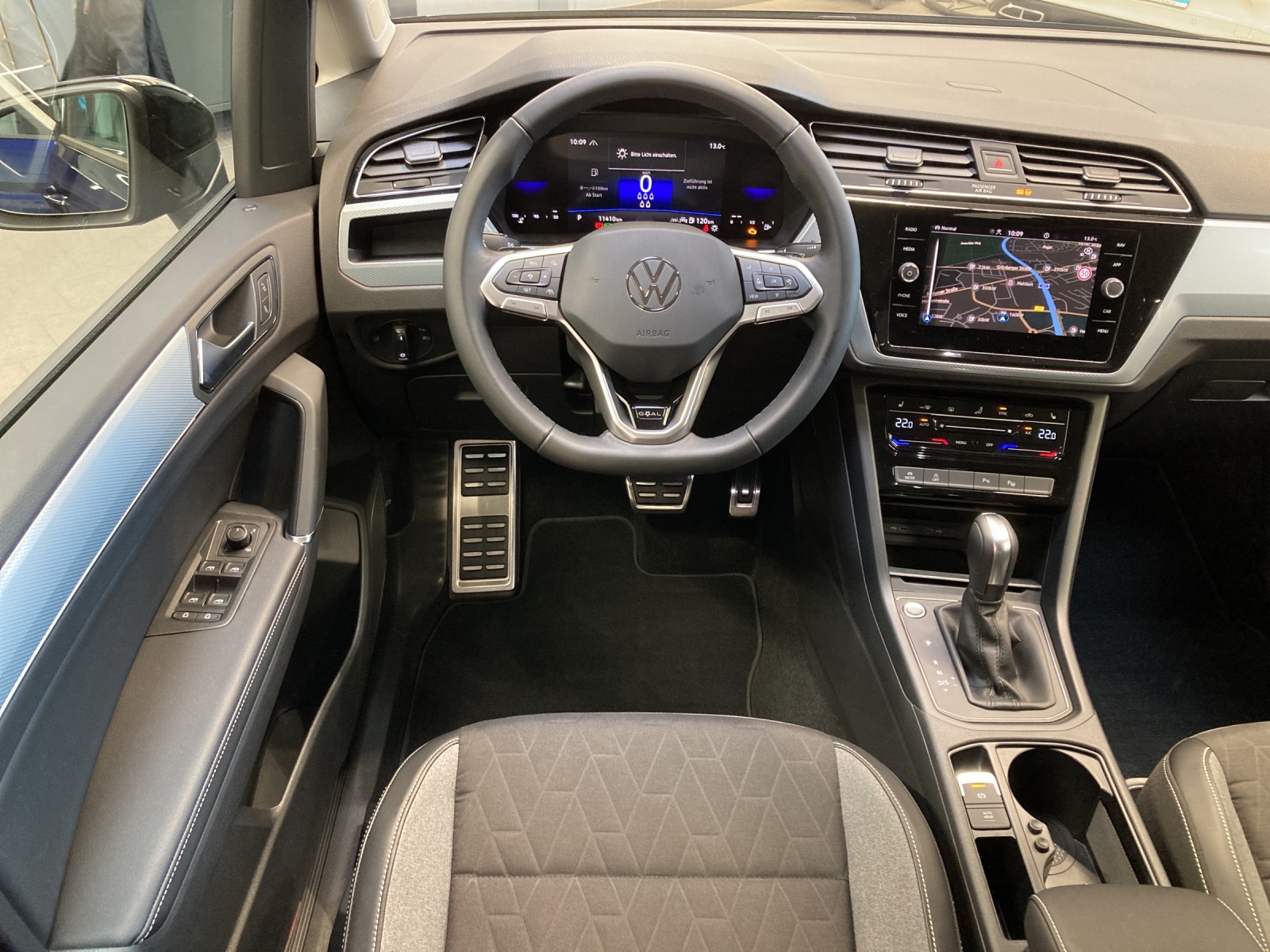 Touran TSI DSG Goal R-Line-Ext. IQ-Light AHK Kamera