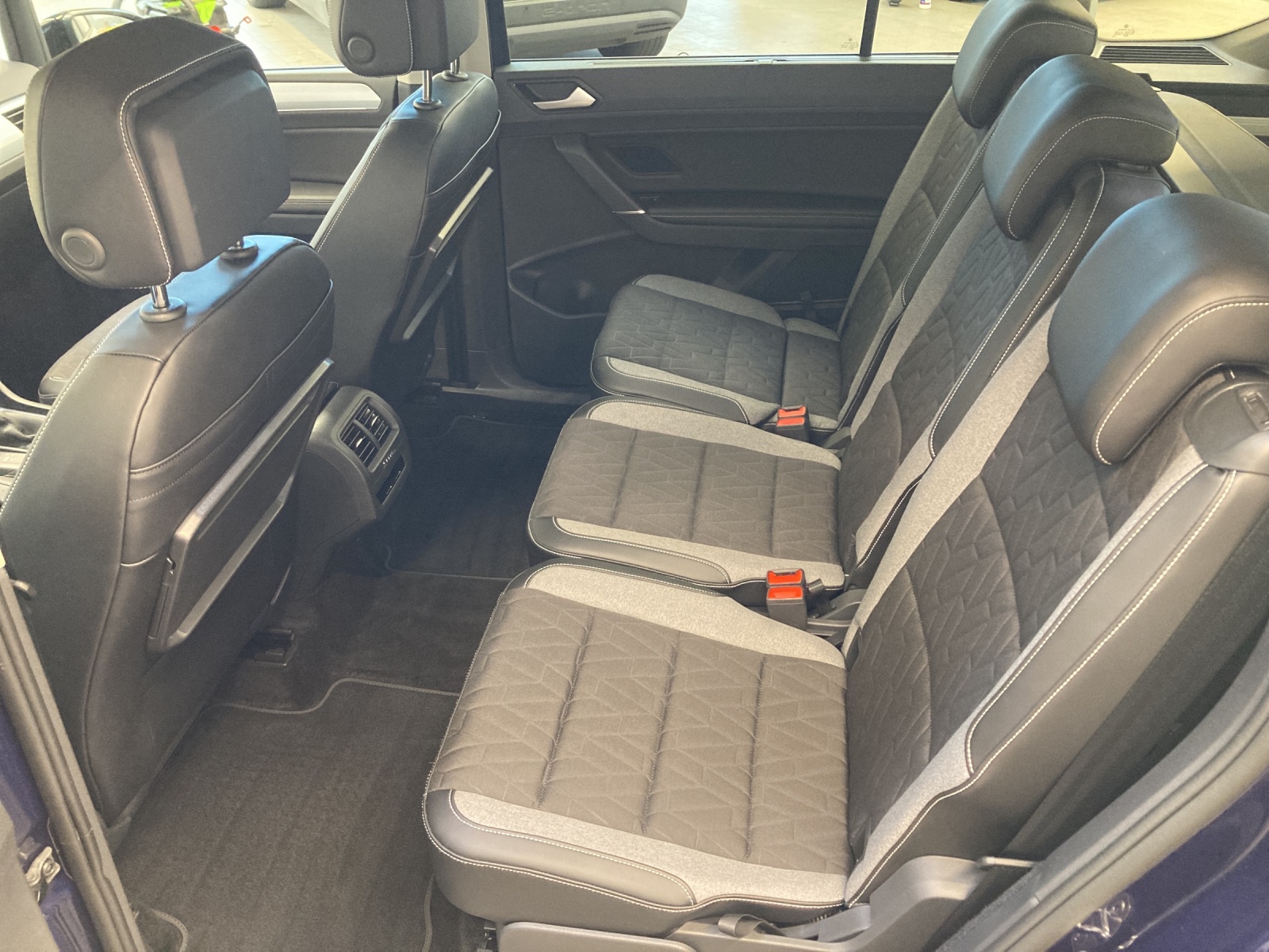 Touran TSI DSG Goal R-Line-Ext. IQ-Light AHK Kamera