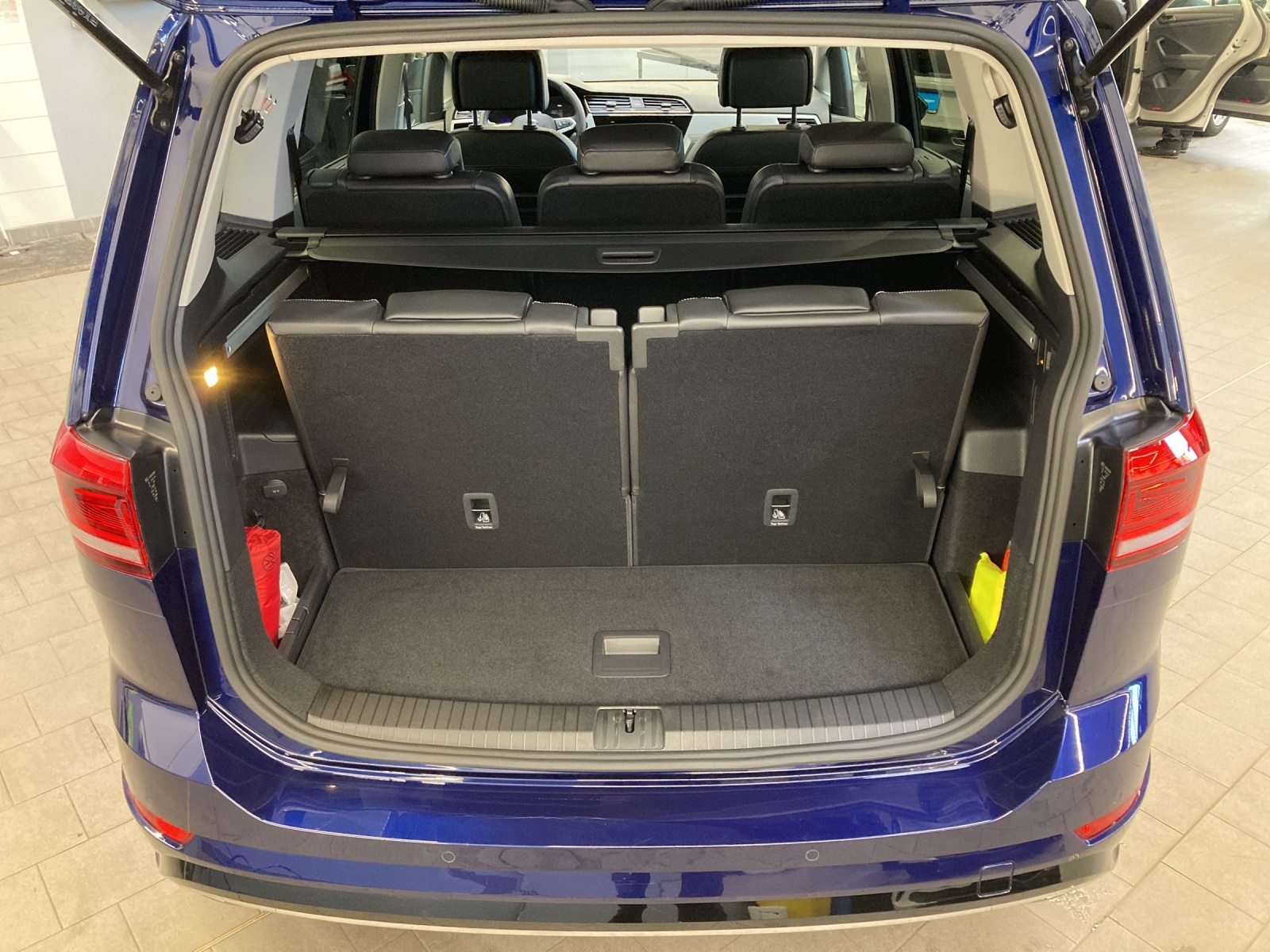 Touran TSI DSG Goal R-Line-Ext. IQ-Light AHK Kamera