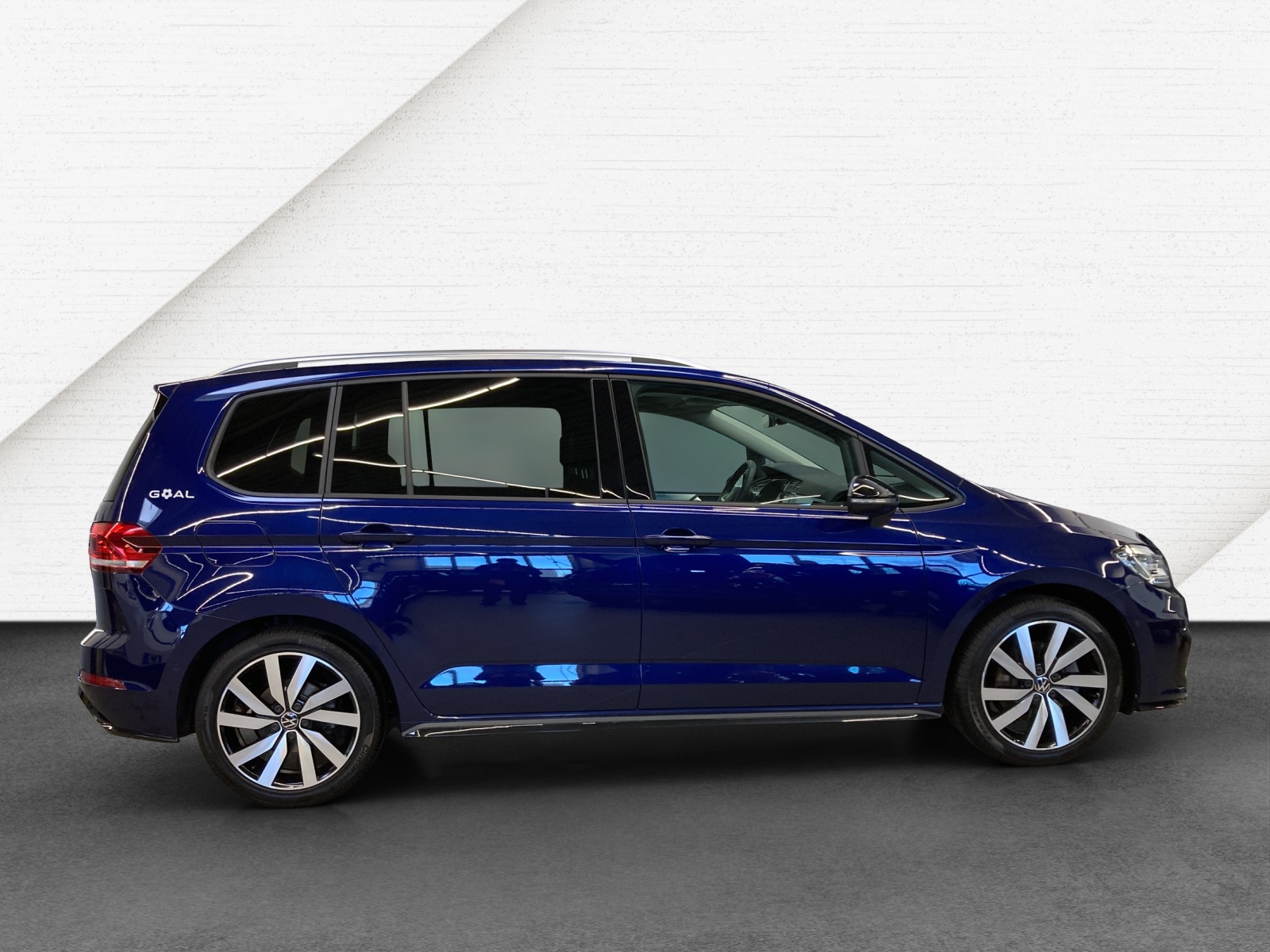 Touran TSI DSG Goal R-Line-Ext. IQ-Light AHK Kamera