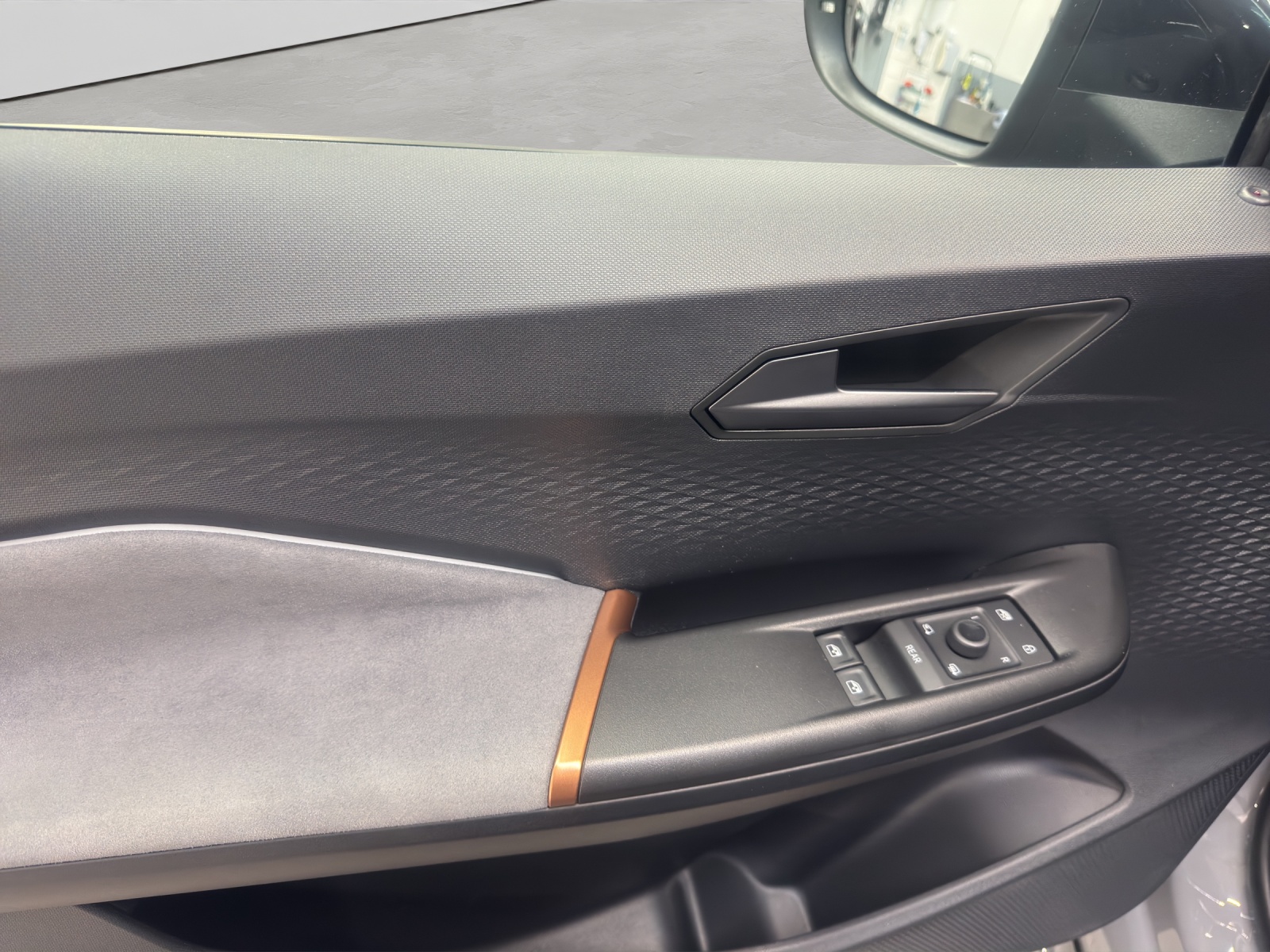 Born e-Boost electric 170 kW ACC Kamera Navi LED